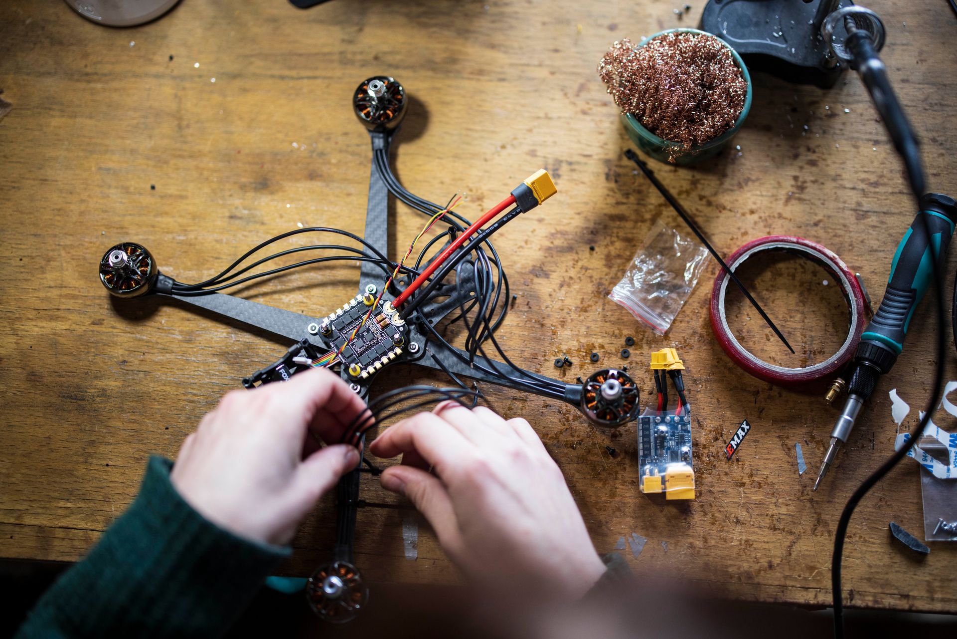 Abychom zůstali svobodnými lidmi, potřebujeme omezit nové technologie. Možná drony