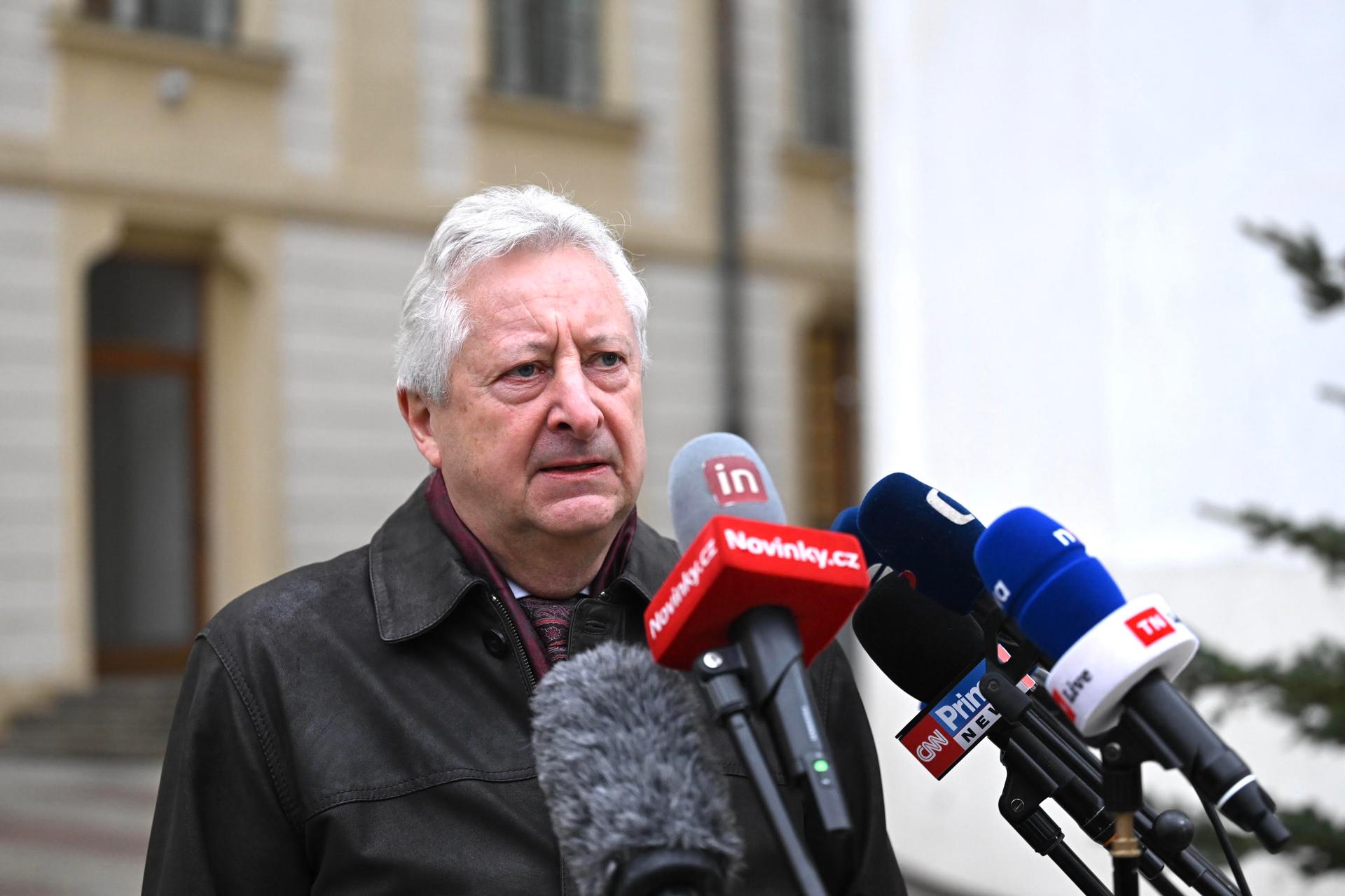 Prozápadní generál nominovaný proruskými odpůrci NATO i muž bez odpovědí. Co Zůna přinese na resort obrany?