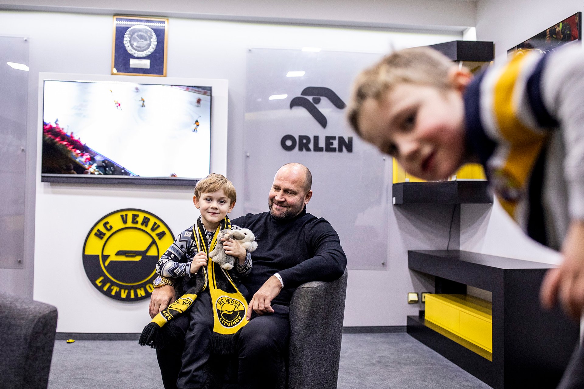 Muž, ke kterému se aktuálně upírá naděje fanoušků. Jiří Šlégr ve VIP lóži na litvínovském stadionu.
Autor: Milan Bureš