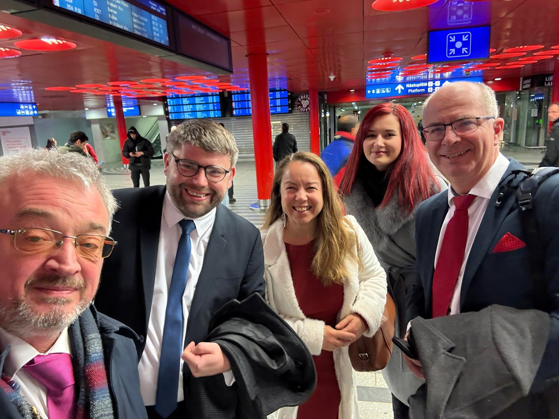 Česká opozice na Slovensku: gesto, které ukazuje víc slabiny než síly