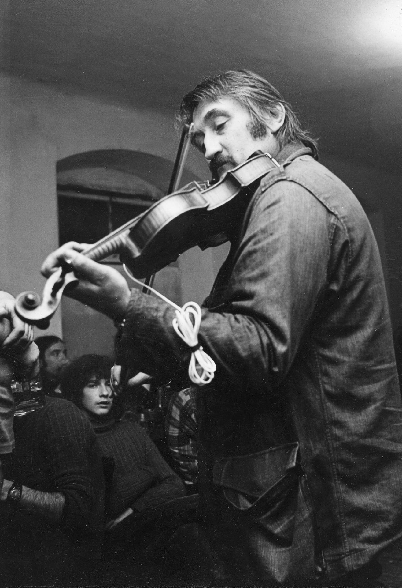 ... a pak si zahrát sólo. (Landovský, Rychnov, silvestr 1976)
Autor: Ondrej Nemec