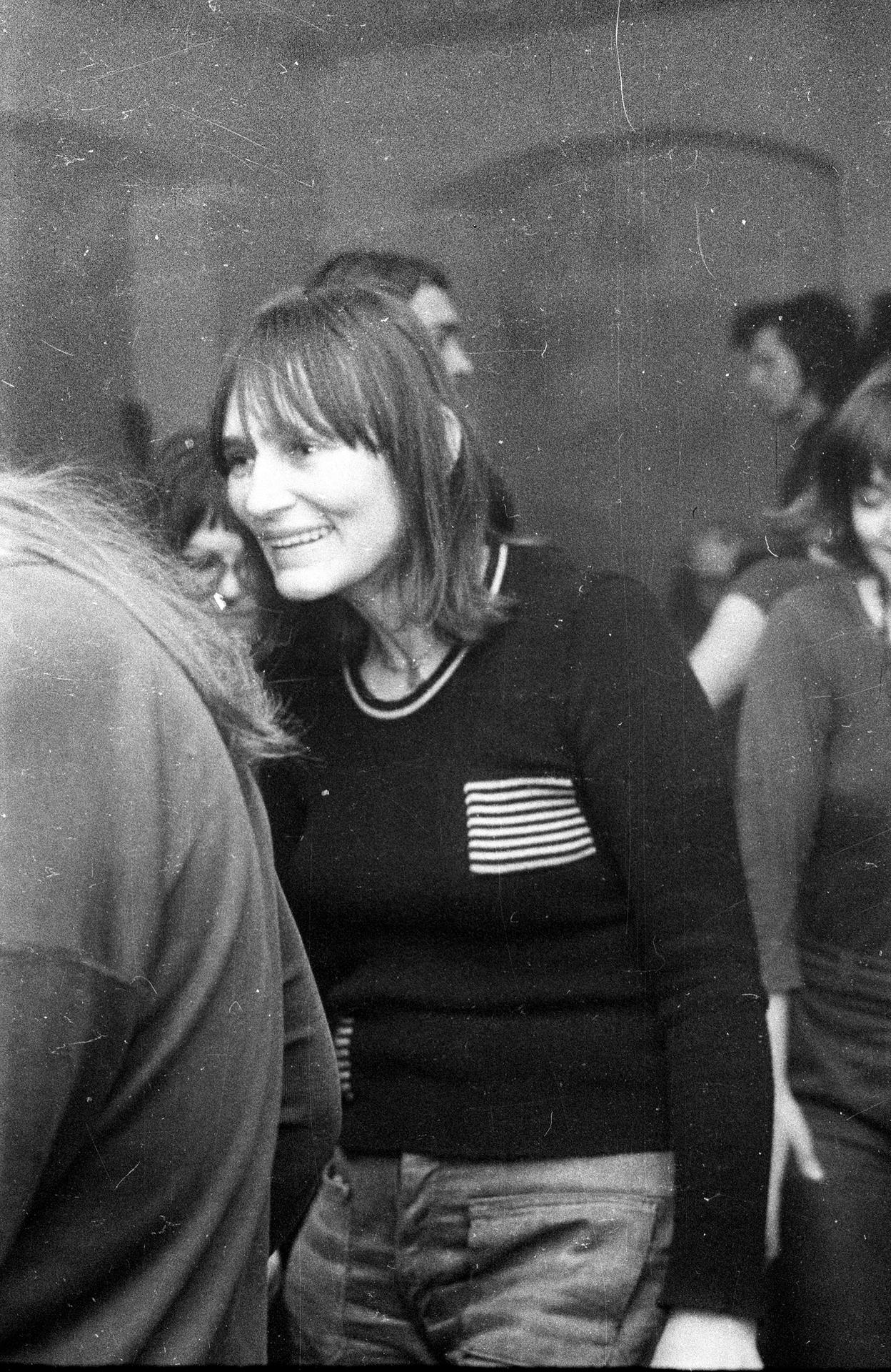 Něco důležitého podepsat... (Dana Němcová) 