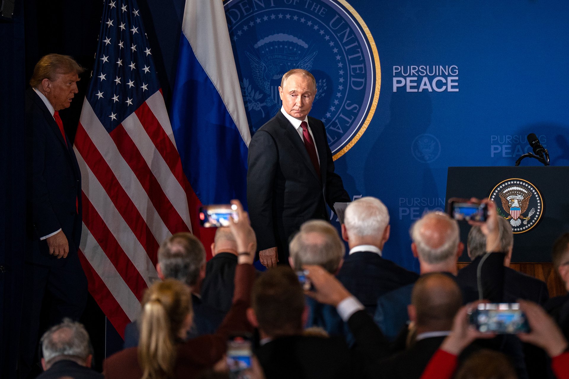 Trump, Putin Wrap Up Longest Face-To-Face Talks At Alaska Summit
Autor: Bloomberg via Getty Images