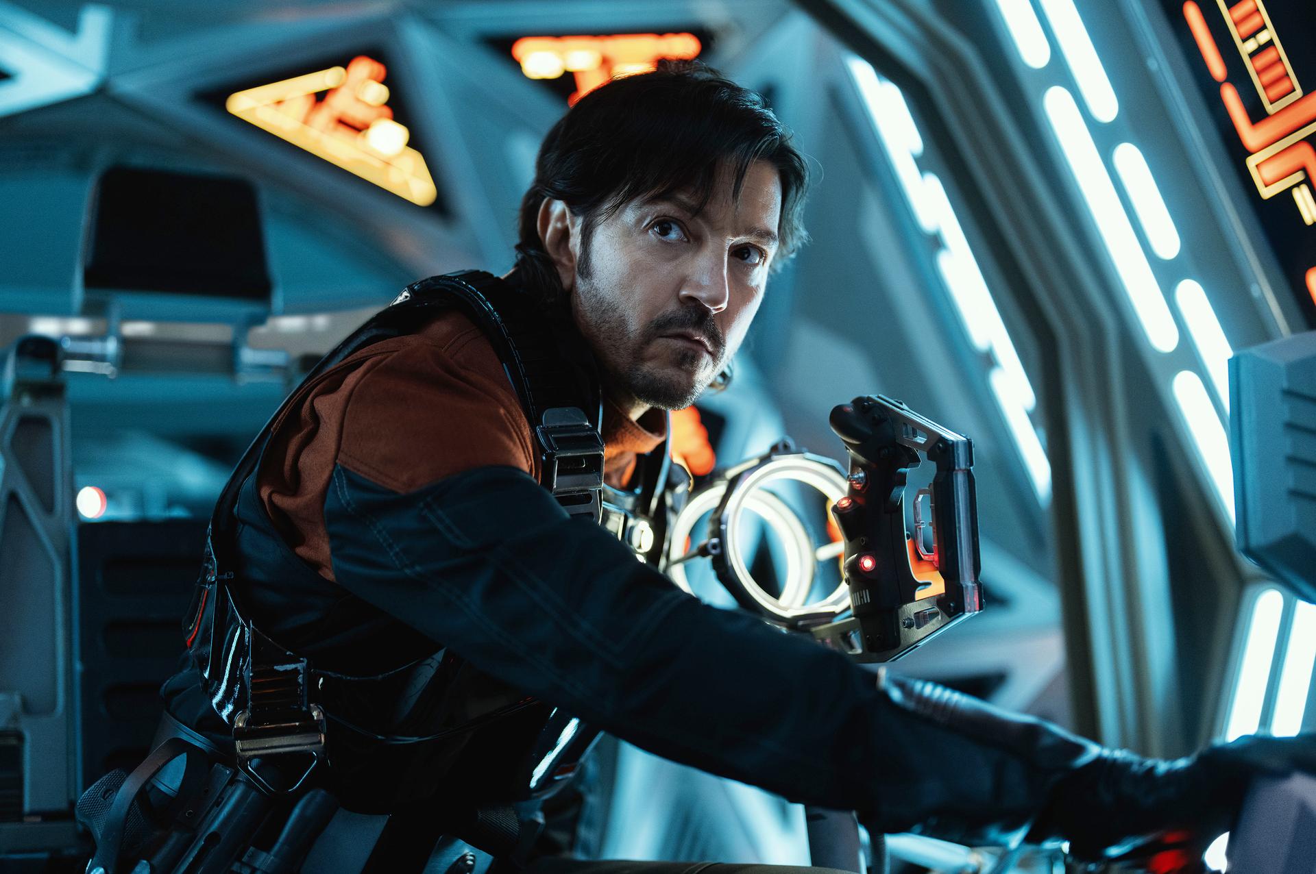 Ukázat, co se stane, když se společnost čelící autoritářství a represi probudí. (Seriál Andor)