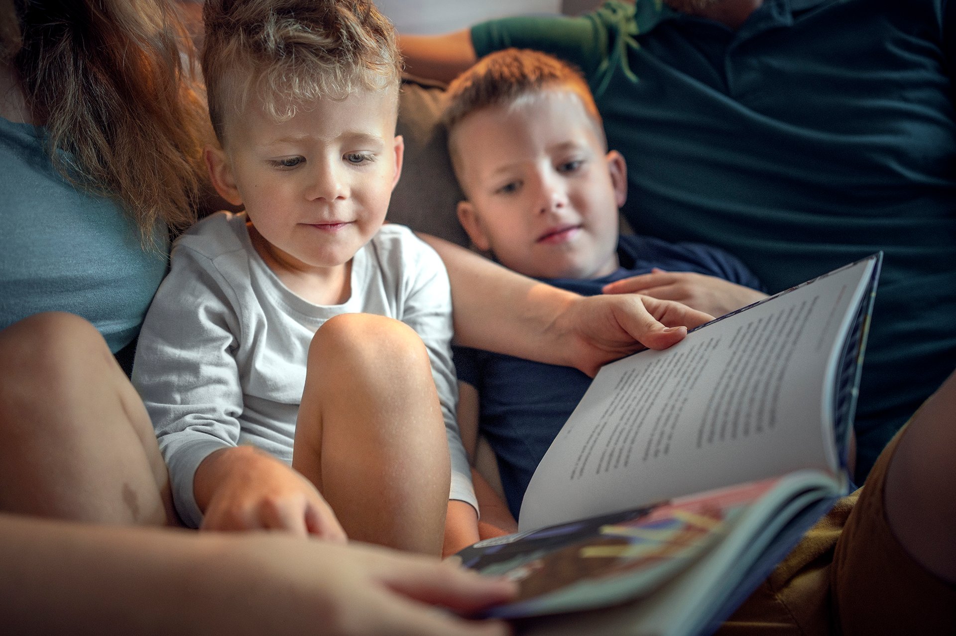 Uvelebit se a přečíst si pohádku. (Ilustrační foto)