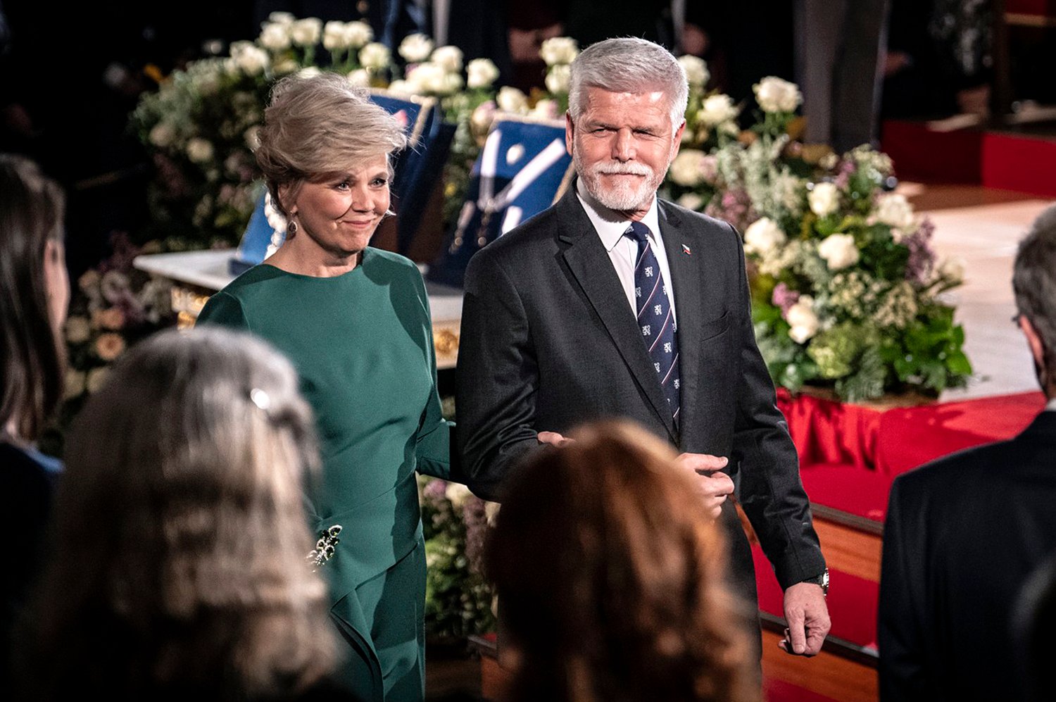 První dáma Eva Pavlová s manželem během udílení státních vyznamenání ve Vladislavském sále Pražského hradu.