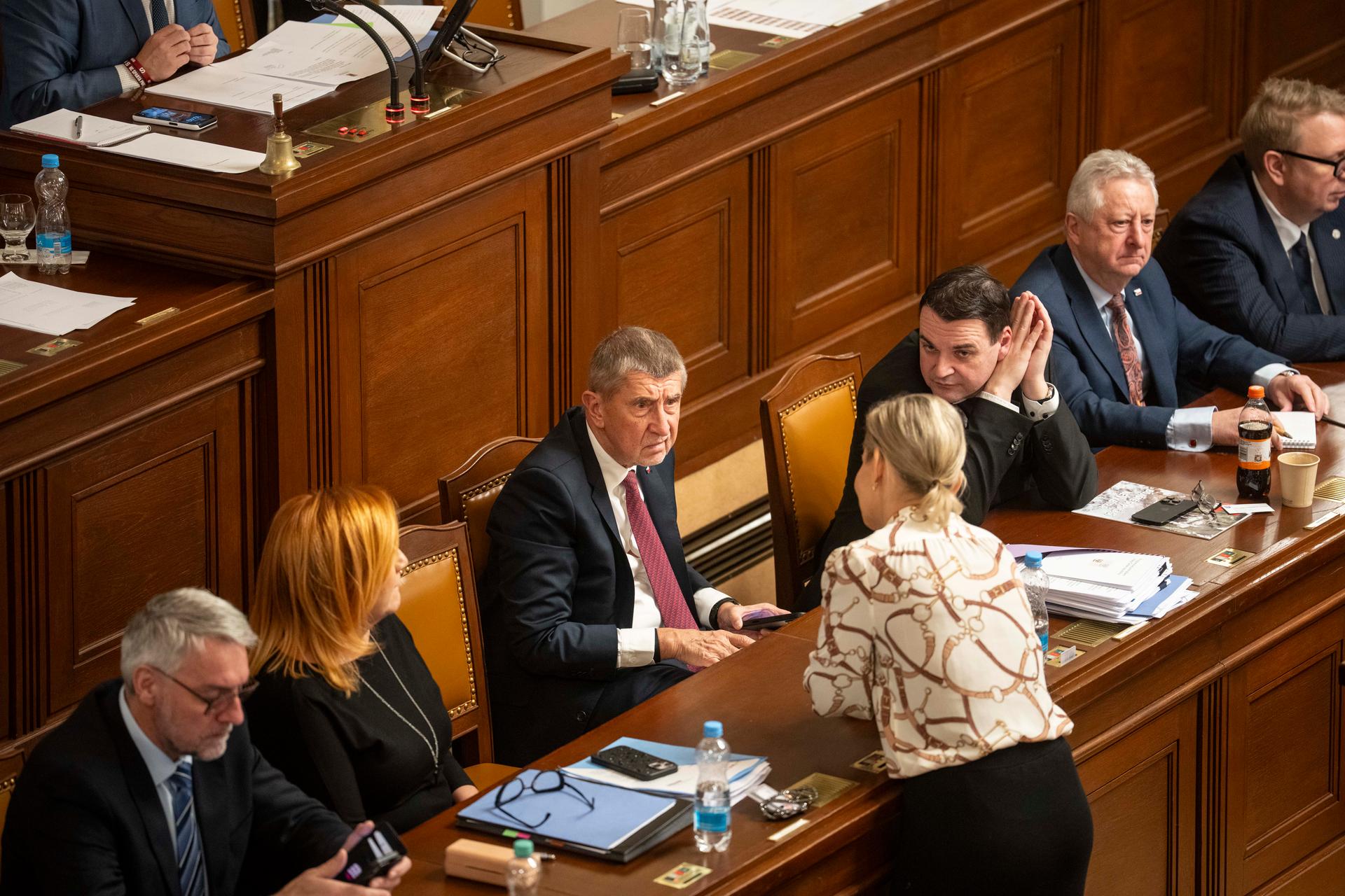 Koalice ANO, SPD a Motoristé získala důvěru 108 poslanců.