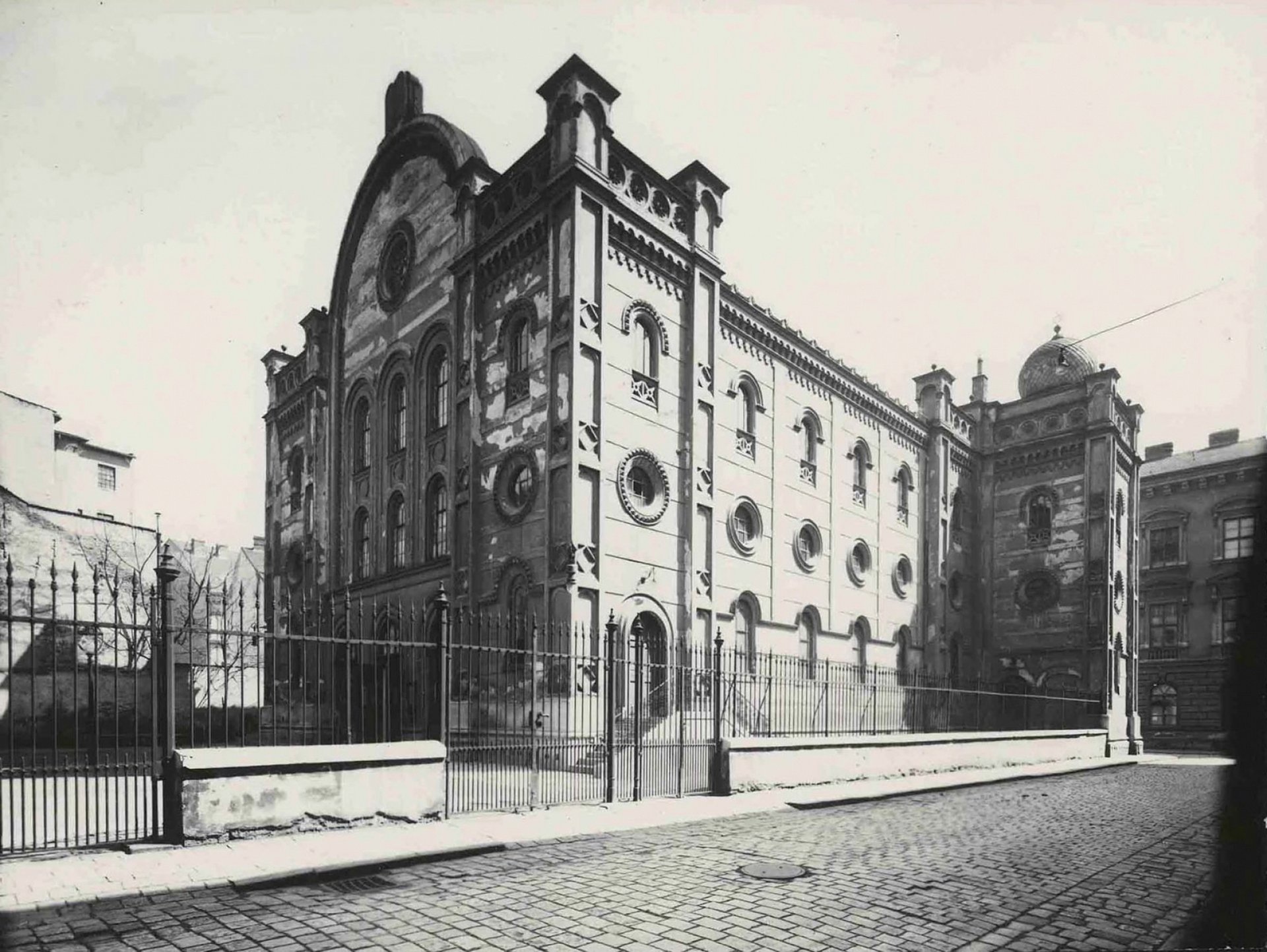 Velká synagoga, dokončena 1854, vypálena 1939.