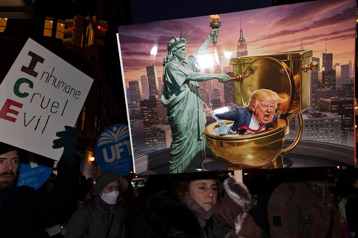 Dějiny přitom neznají moc případů, kdy by nějaký mocí posedlý vůdce, který směřuje k tyranii, zničehonic přišel k rozumu a umírnil se