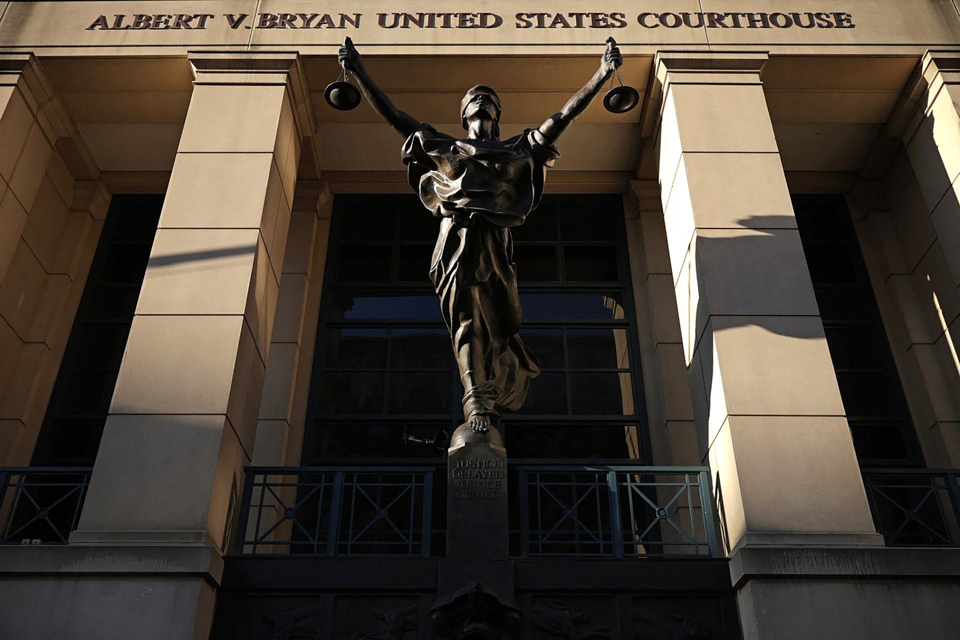 Vůdce vám řekne, co je spravedlnost. A pro koho. (Budova soudu, kde probíhá slyšení s Jamesem Comeym)
Autor: ALEX WONG / GETTY IMAGES NORTH AMERICA / Getty Images via AFP / Profimedia