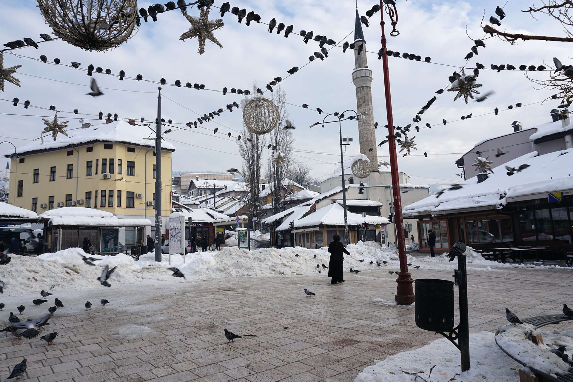 Sarajevo v zimně spí, probouzí se jen večer.