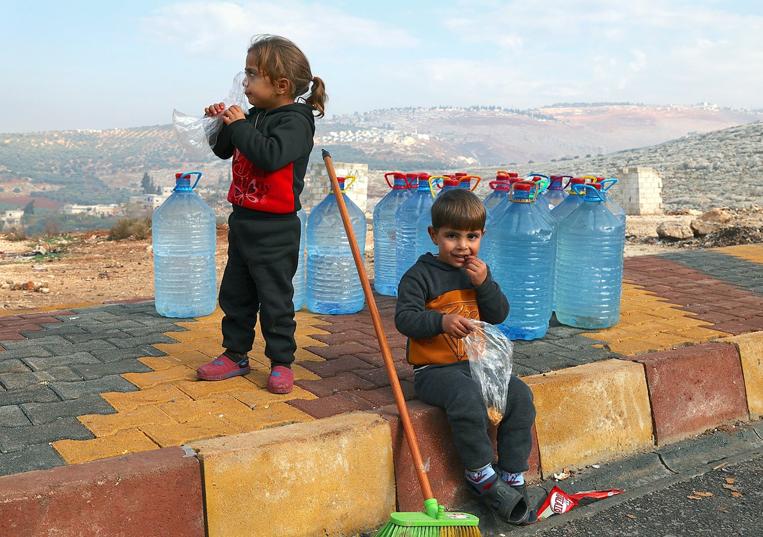 Humanitární bytový komplex Al-Amal (Naděje) ve městě Harem na severu Sýrie, který vznikl jako reakce na ničivé zemětřeseníCelkem 144 nových bytů zde postavila organizace Člověk v tísni.