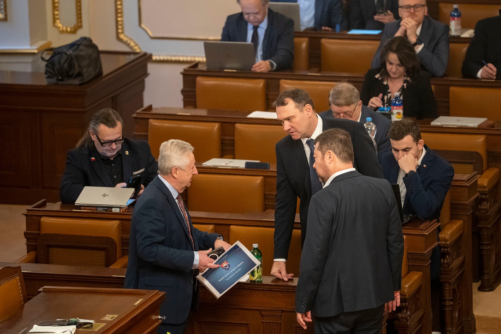 O Ukrajině ani slovo, nebo bude zase video. (Zleva Zůna, Fiala a Okamura)
Autor: Milan Jaroš