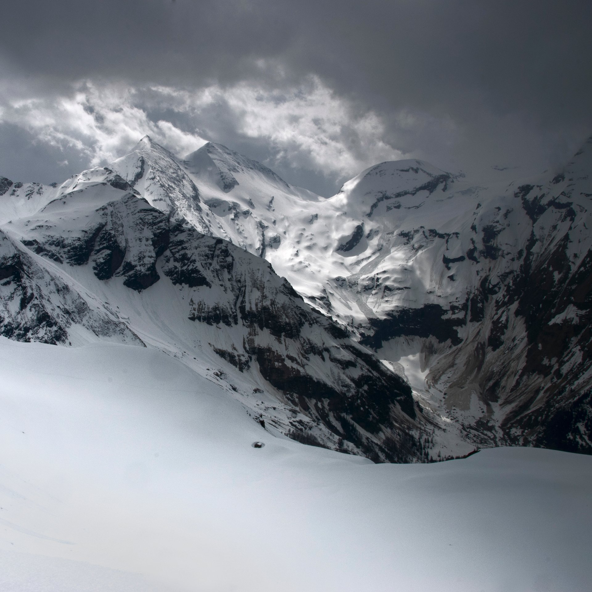 Pohled z Grossglockneru, nejvyšší hory rakouských Alp