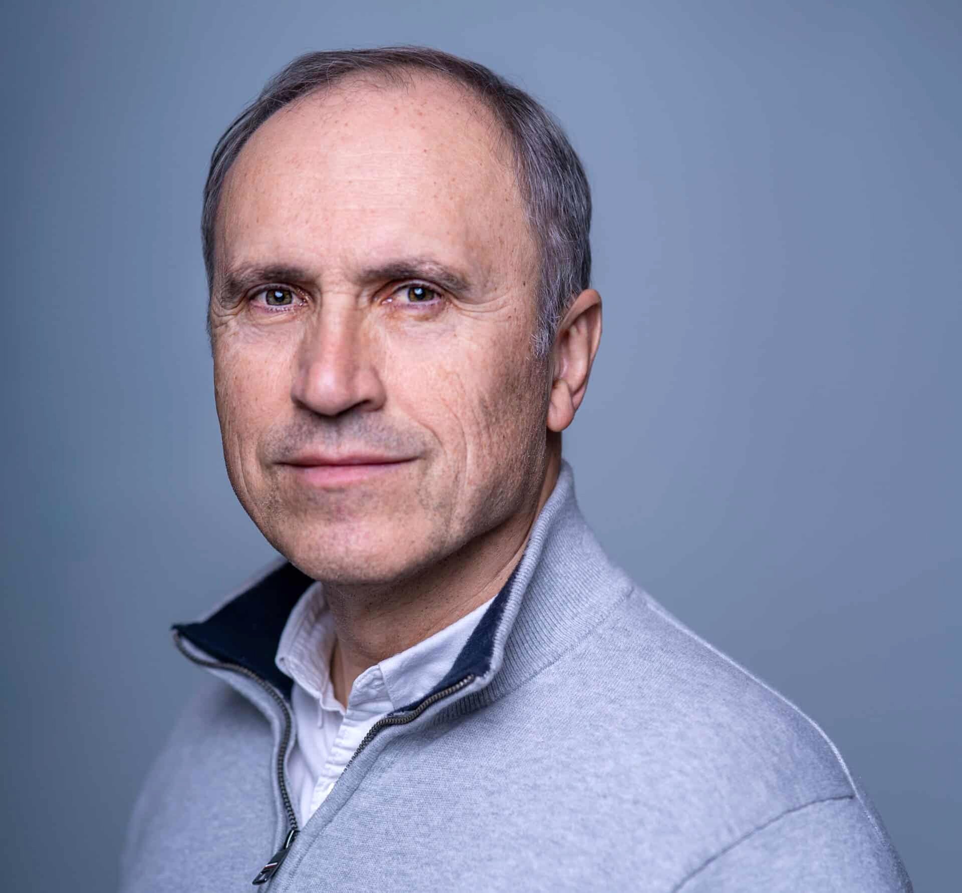 Ranní postřeh Ivana Pilipa: Vláda silné ruky znovu láká