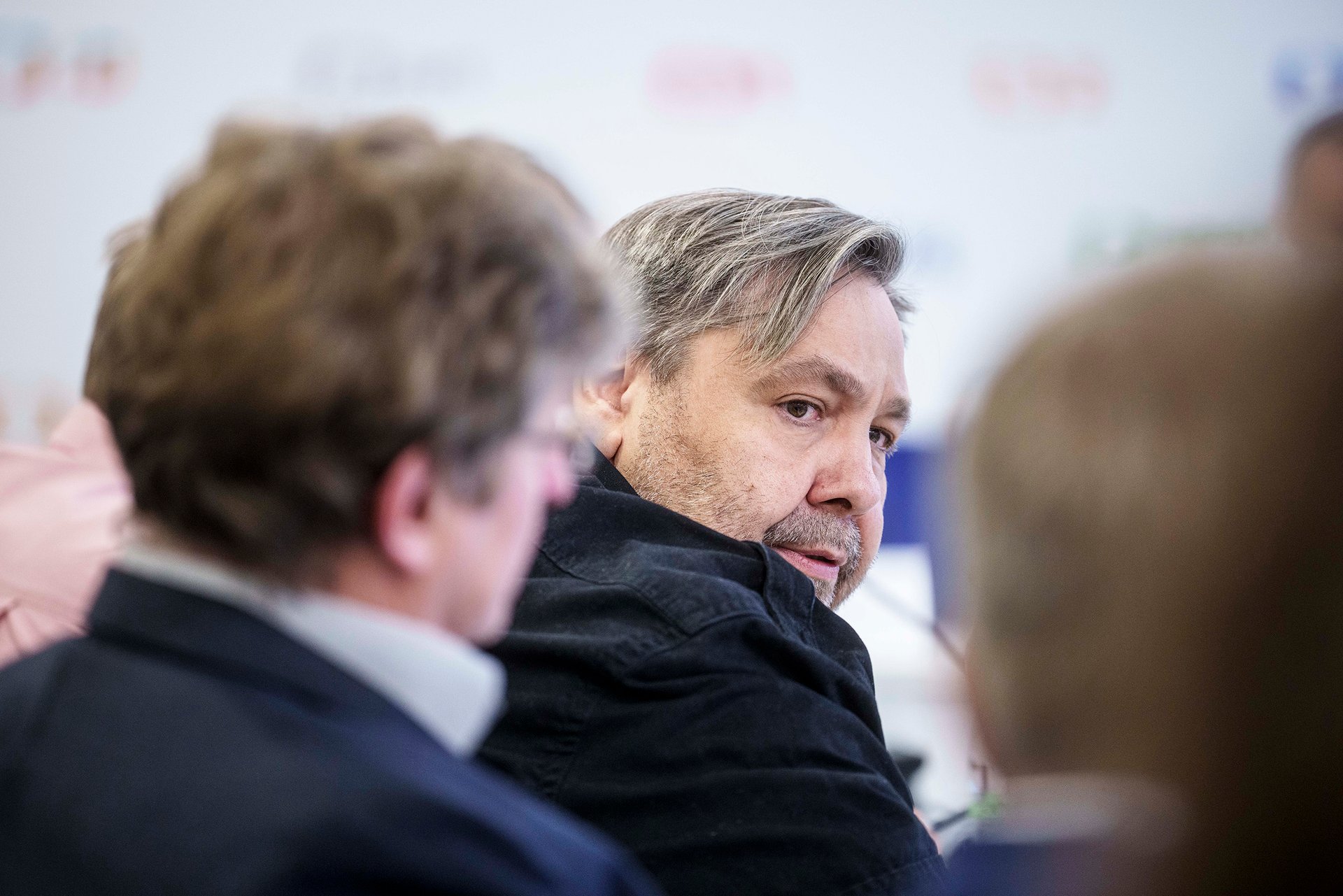 Dokládat... (uprostřed Xaver Veselý) 
Autor: Milan Jaroš