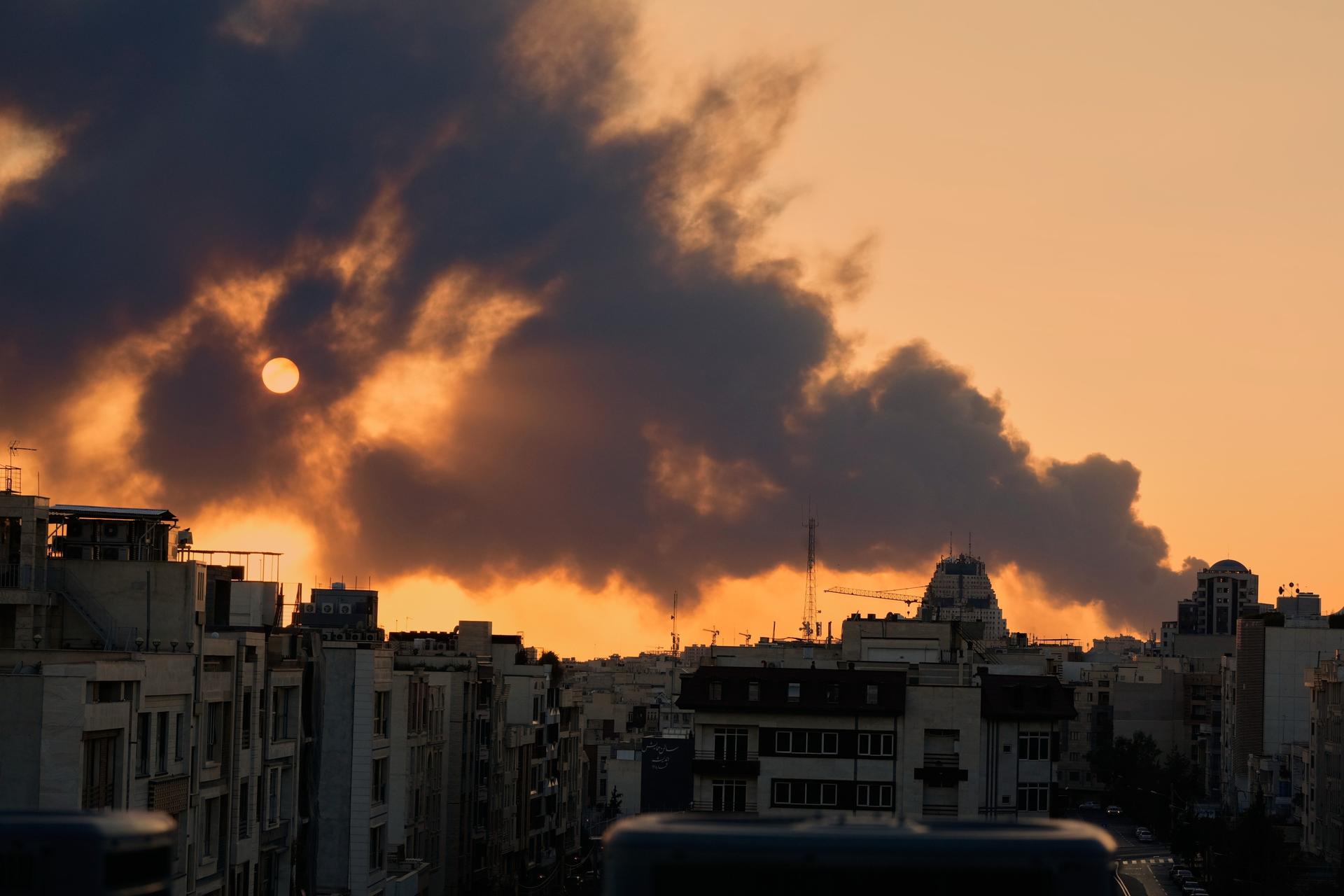 Evropa je v otázce útoku na autoritářský islamistický režim nejednotná. (Dým nad Teheránem)