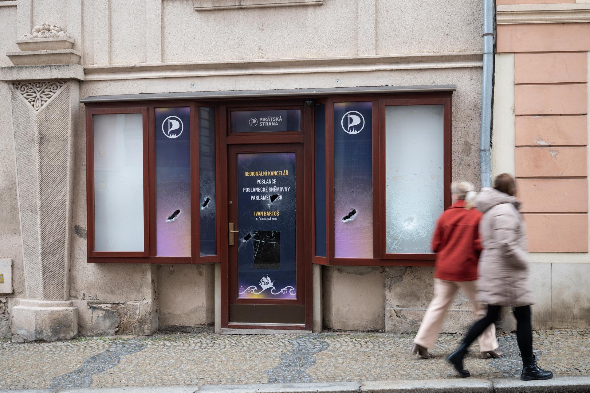 „Vjede to do mě.“ (Poslanecká kancelář Ivana Bartoše)