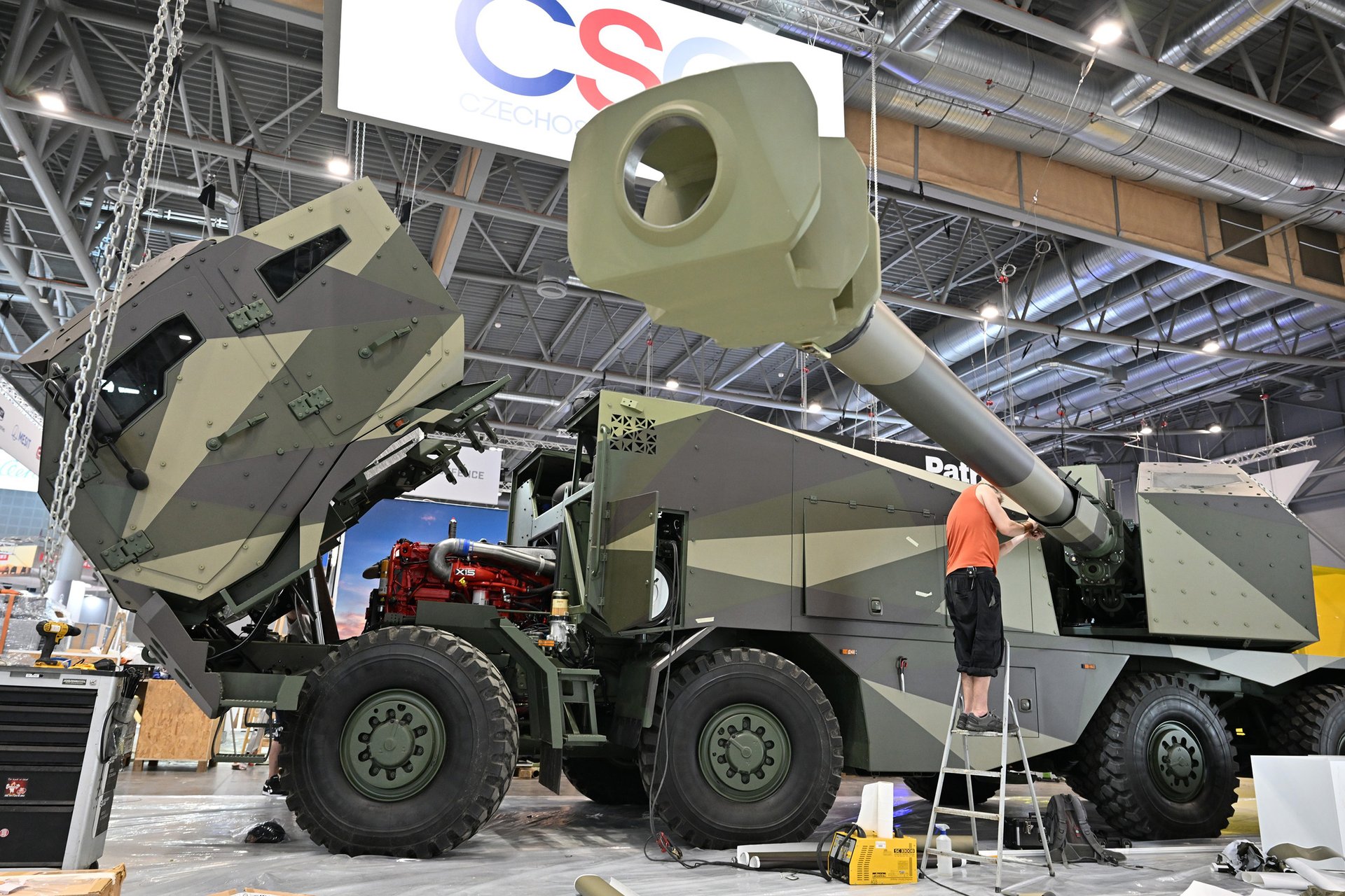 Raketový růst zbrojařské skupiny CSG dostal jejího majitele Michala Strnada mezi nejbohatší lidi světa. 