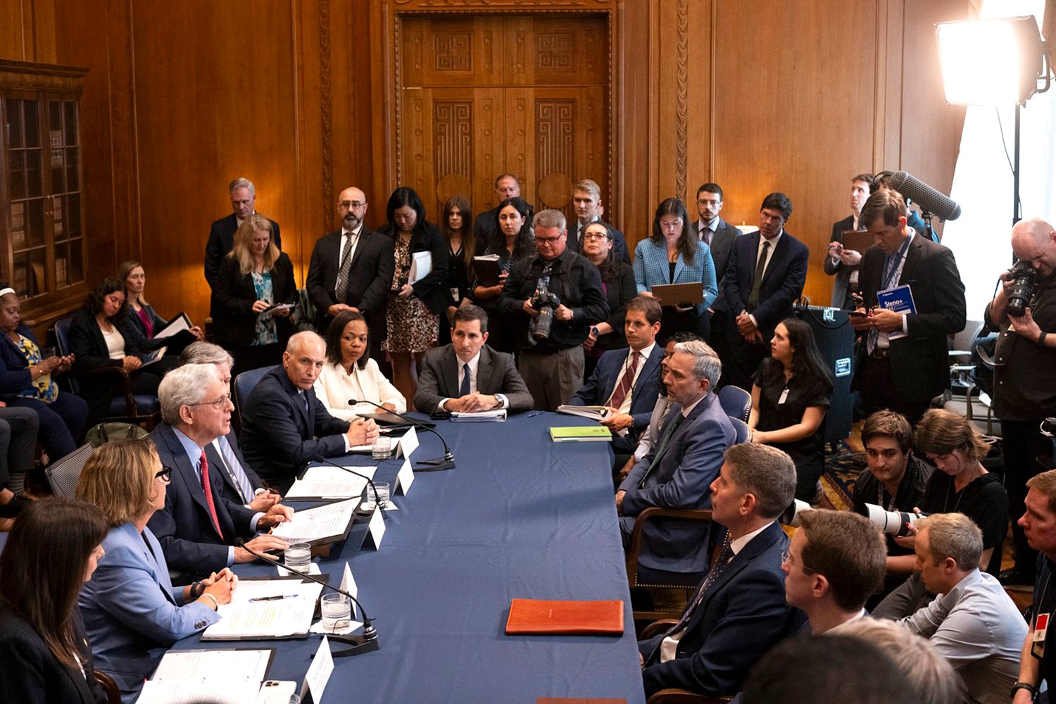 Americký generální prokurátor Merrick Garland oznamuje, že dva zaměstnanci RT se sídlem v Rusku byli v New Yorku obžalováni z praní špinavých peněz a porušení zákona o registraci zahraničních agentů; 2024
Autor: ROBERTO SCHMIDT / AFP / AFP / Profimedia