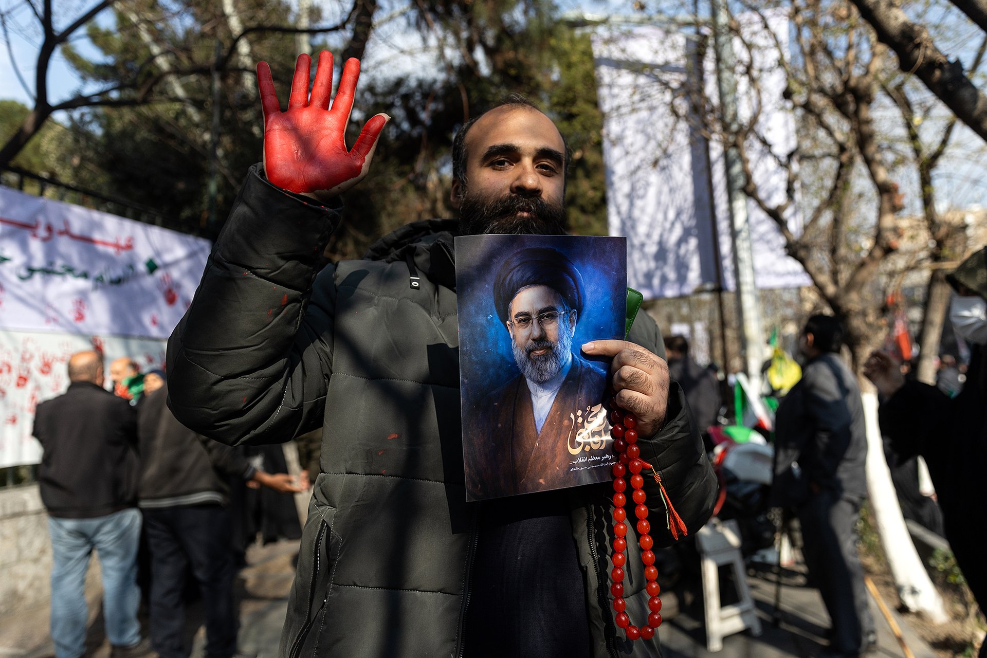 Náš nový vůdce. (Provládní shromáždění v Teheránu)