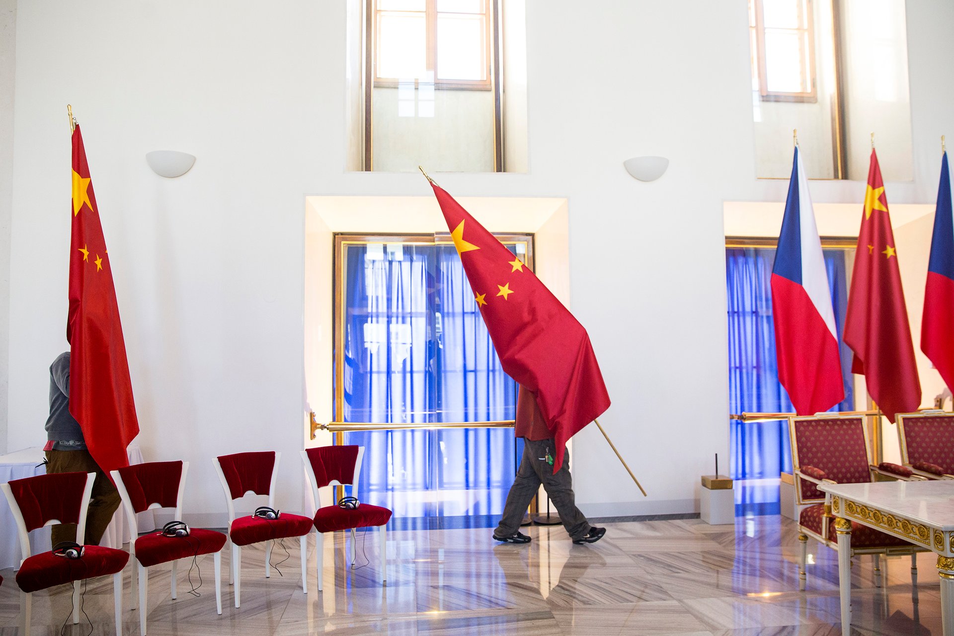 Na stanovisko se raději neptejte. (Návštěva čínského prezidenta v Praze, 2016) 
Autor: Milan Jaroš