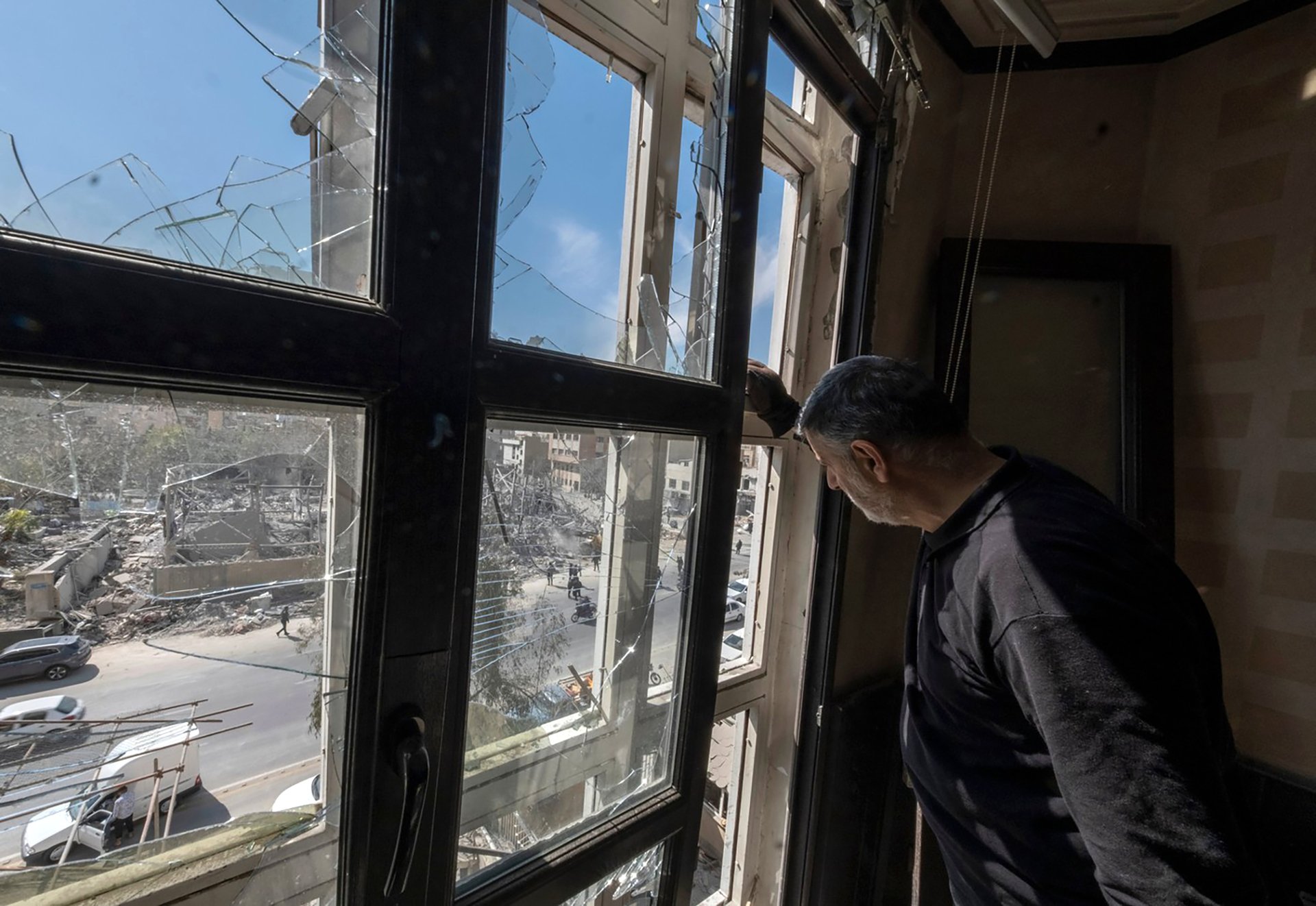 Policejní stanice zničená při útoku na Teherán