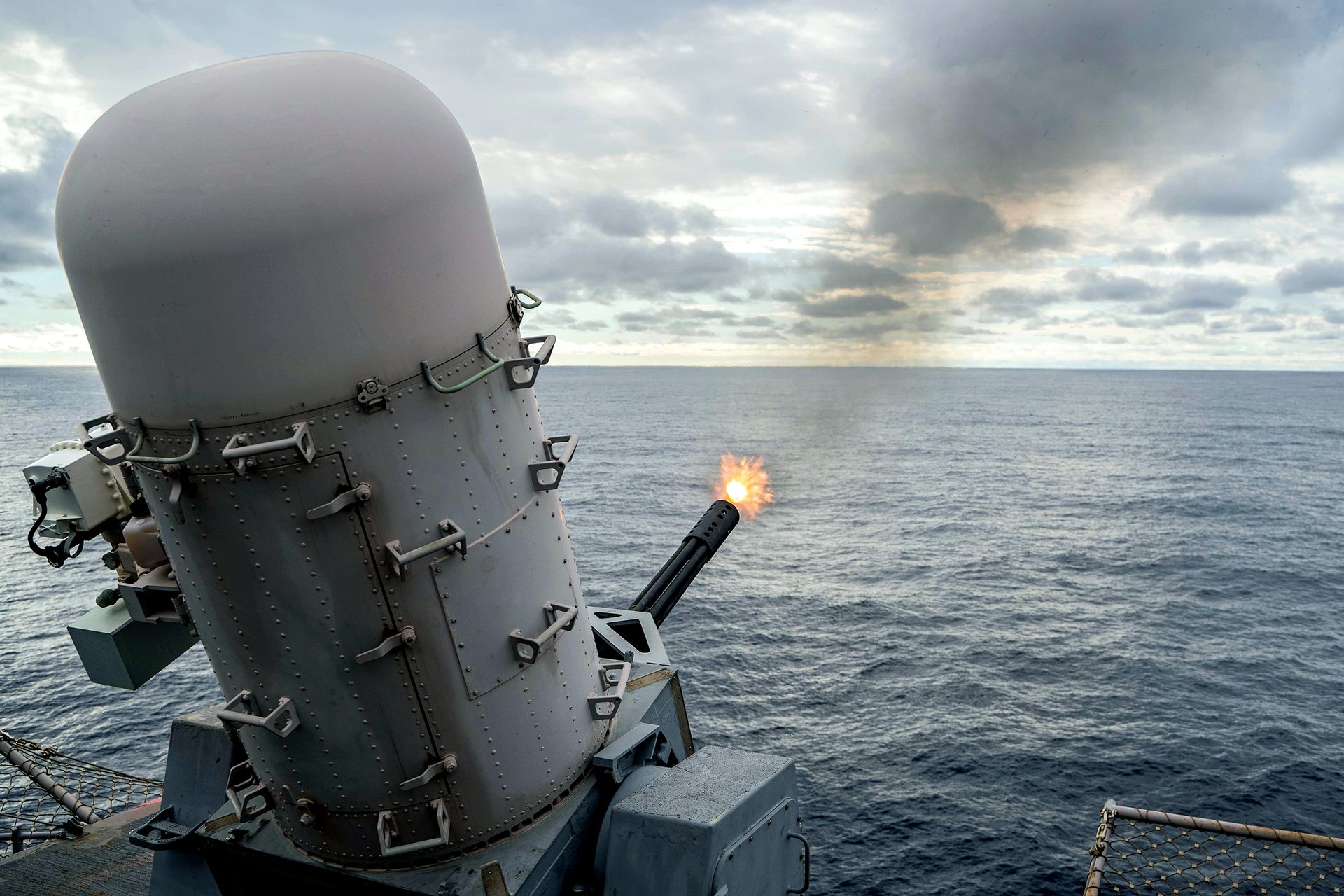 Reaguje mnohem rychleji než člověk. Systém Phalanx na palubě letadlové lodi USS Dwight D. Eisenhower
Autor: APFootage / Alamy / Profimedia