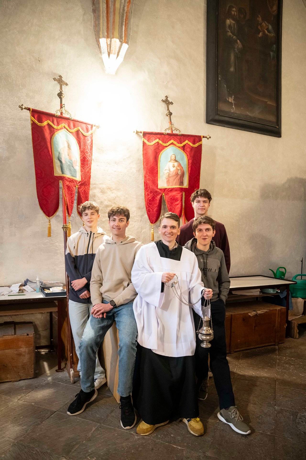 Humor do kostela patří. (Zleva: Matěj Kovář, Pavel Vacek, Jakub Kovář, Daniel Kovář a Benjamín Pelikovský)