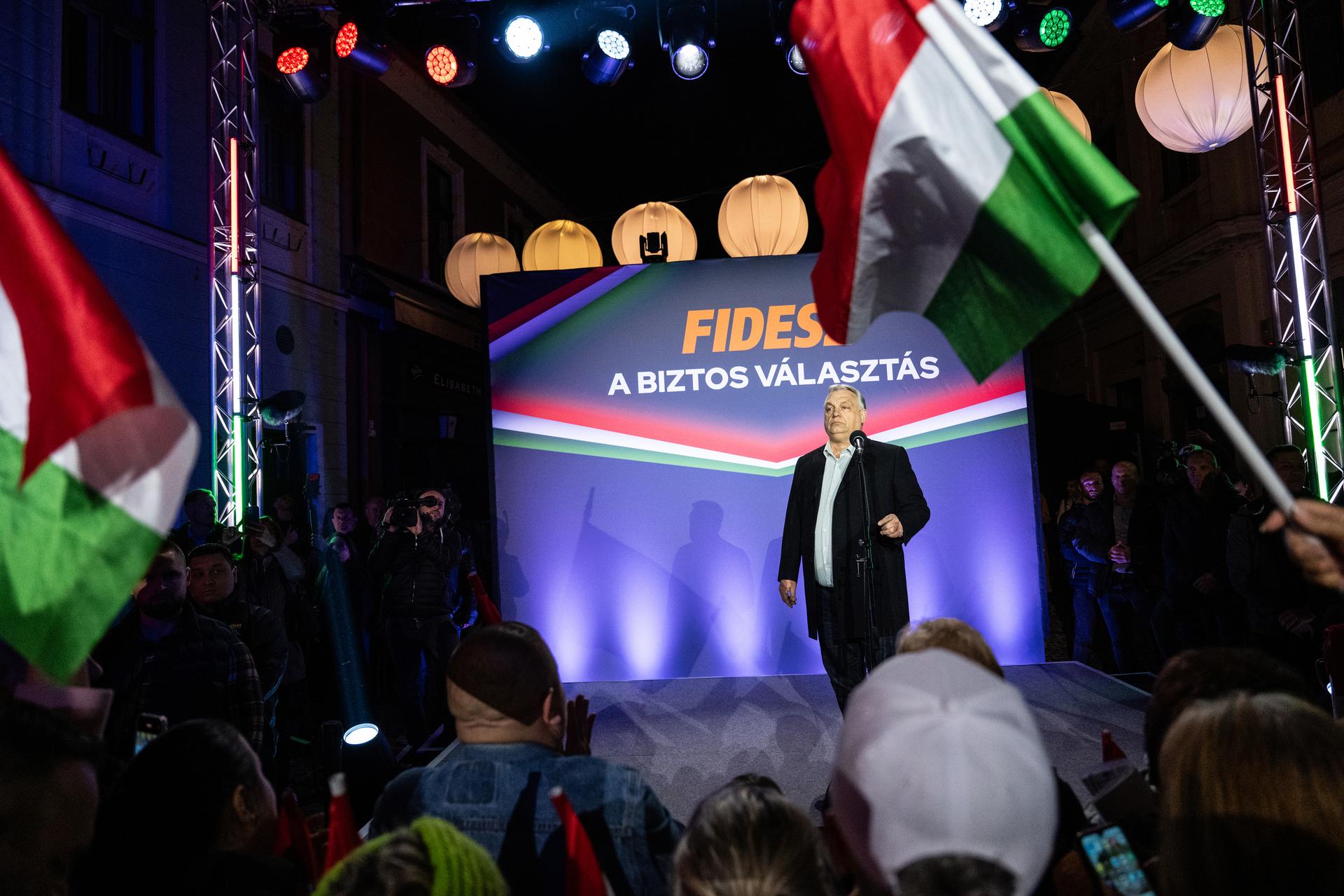 Všichni jsou proti nám, přátelé… (Viktor Orbán v Szentendre)