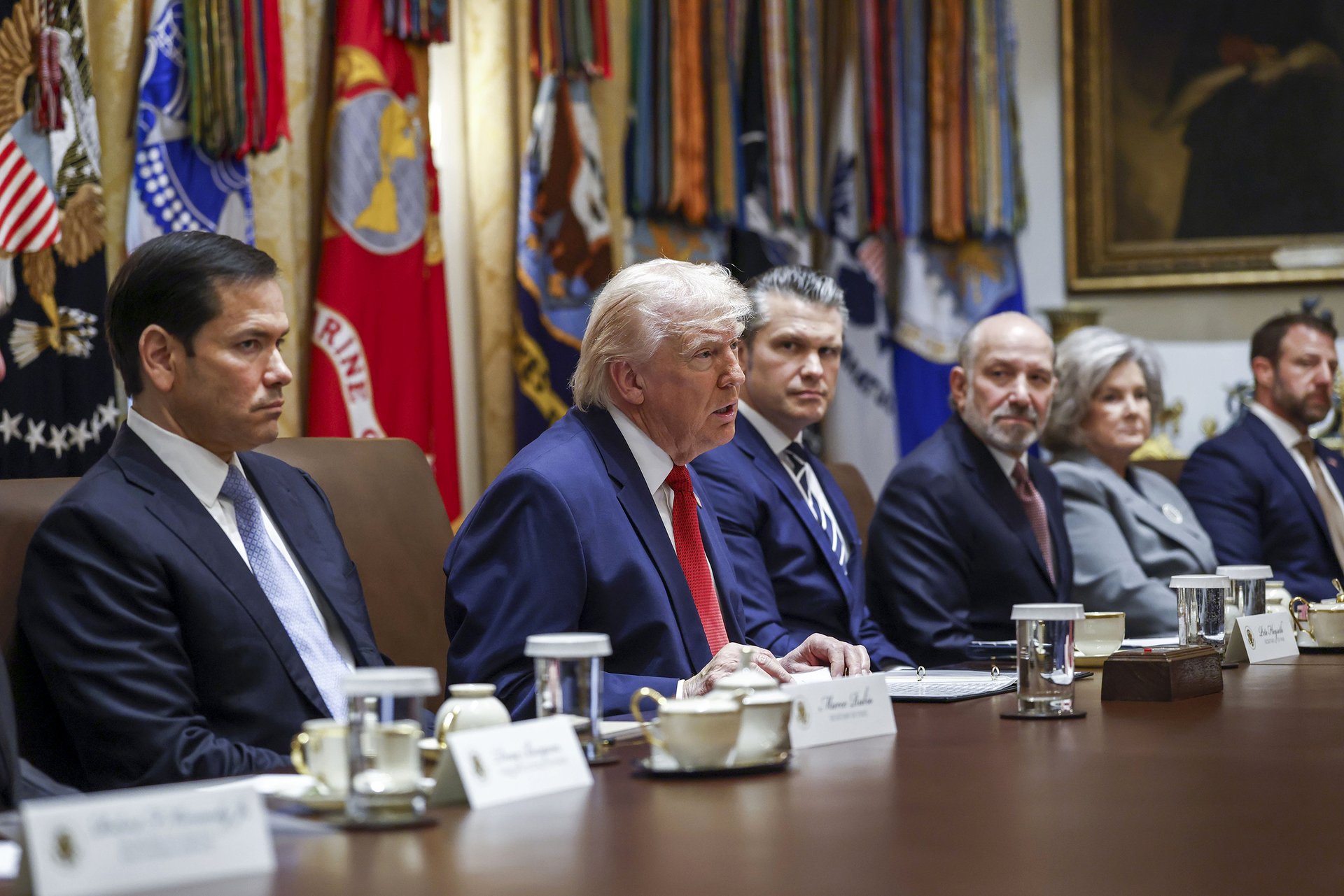 Trump Hosts a Cabinet Meeting