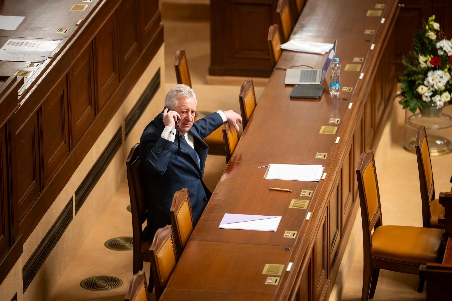 Svému okolí údajně ministr říká, že ústupky brání na obraně dosazení někoho, kdo by šel Rusku aktivně na ruku
Autor: Milan Jaroš