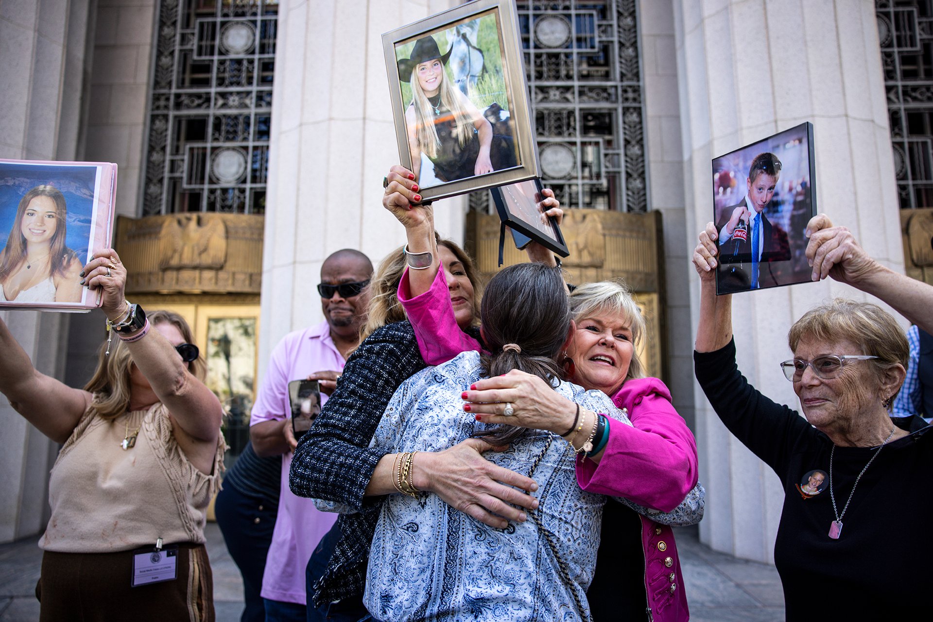 Porota shledala společnosti Meta a YouTube vinnými z nedbalosti. (Úspěšná žaloba u Vrchního soudu v Los Angeles, 25. březen)