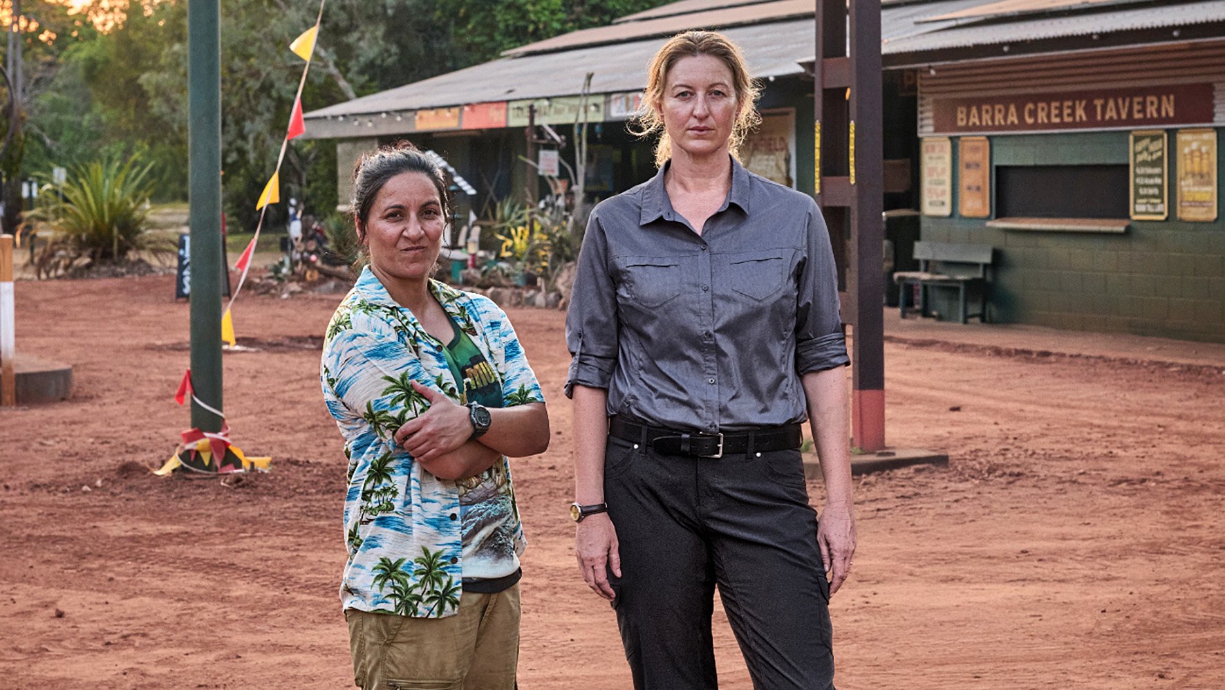 Seriál týdne: Krokodýl Eddie – australská kriminálka Deadloch je vyšinutá všemi správnými směry