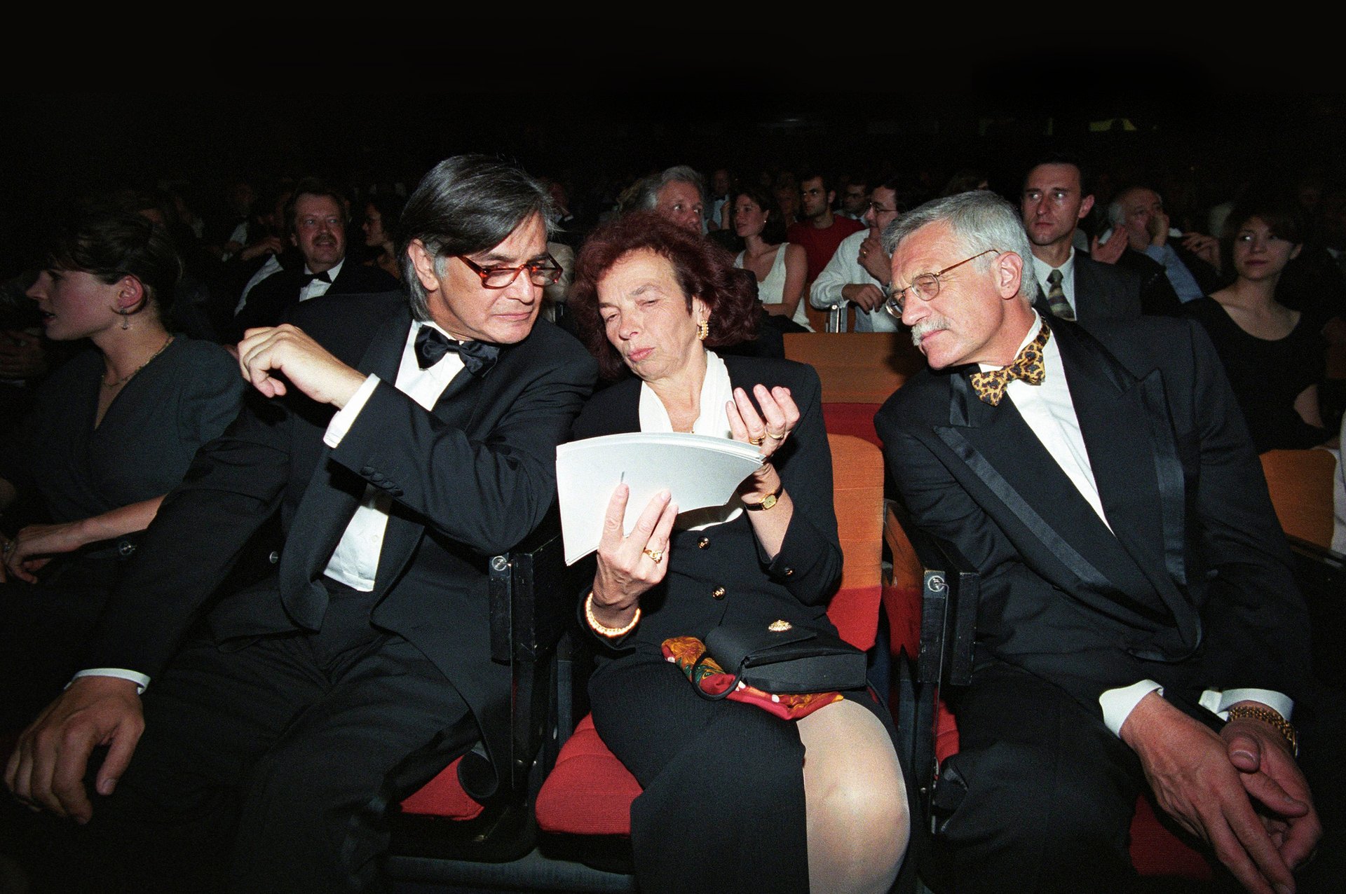 Žádná klukovina. ( Jiří Bartoška, Livia Klausová a premiér Klaus na karlovarském festivalu, 1996)