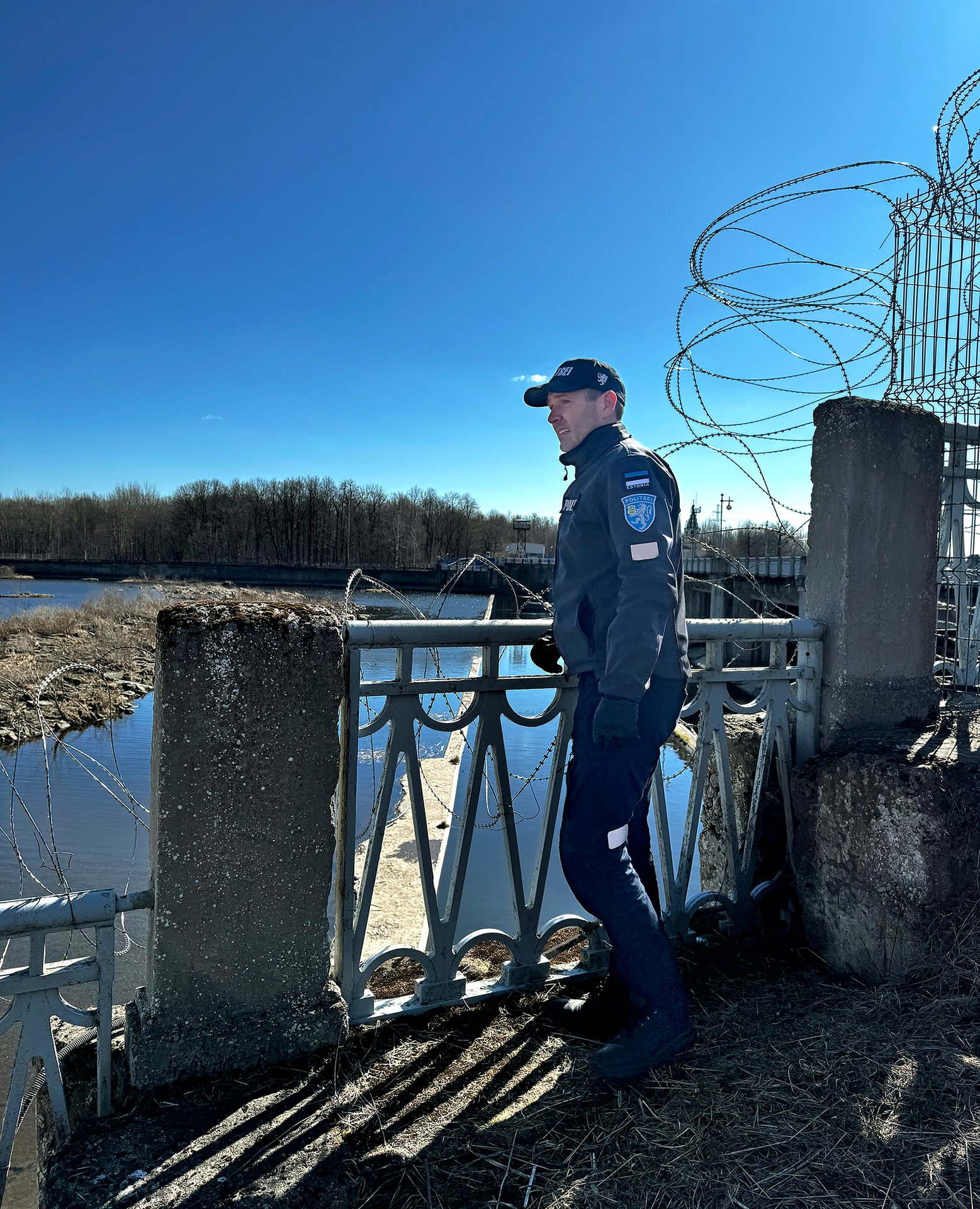 Vidět dál než ostatní. (Prefekt Kruup u hraničních zátarasů na okraji Narvy)