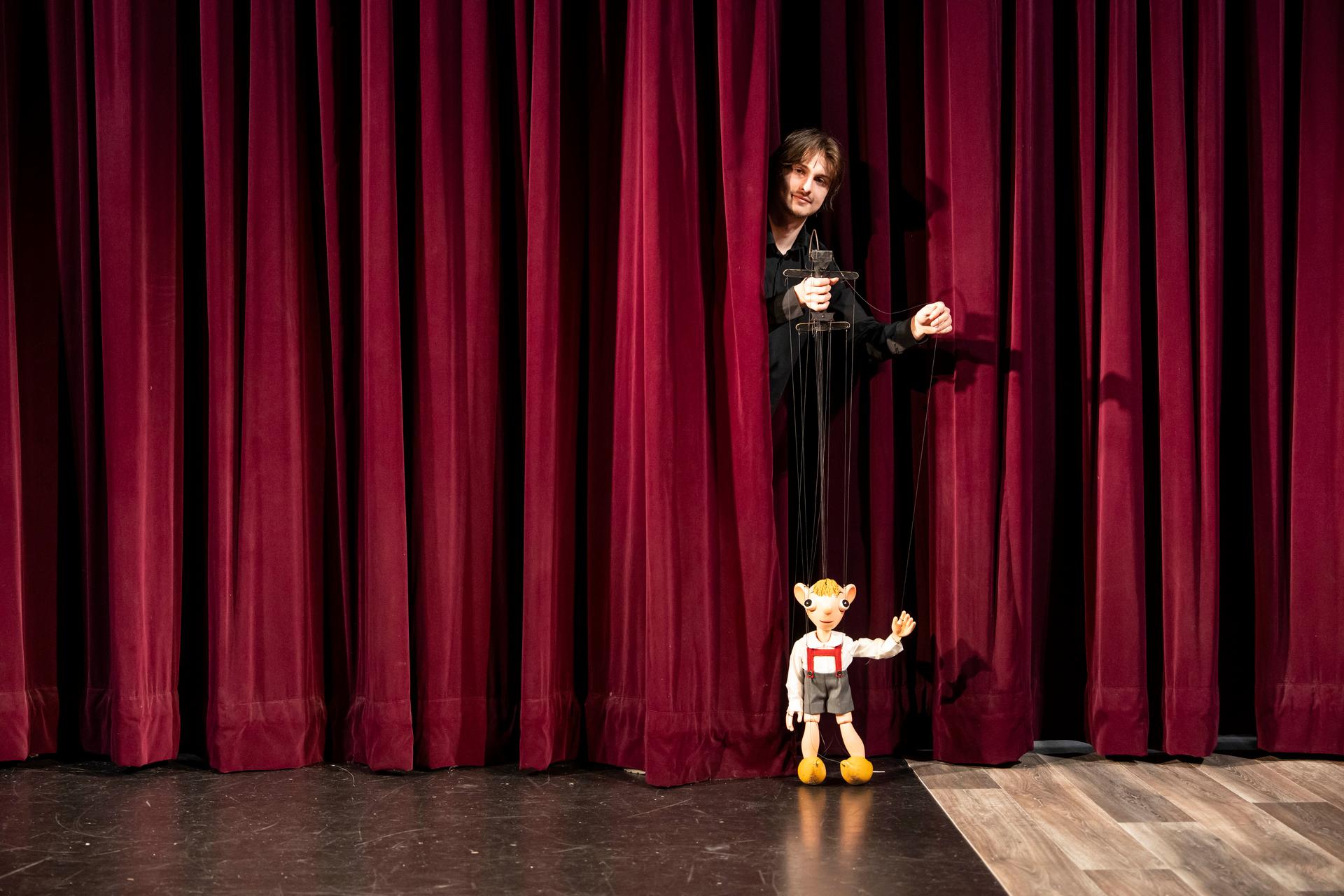 Jak si Hurvínek představoval válku