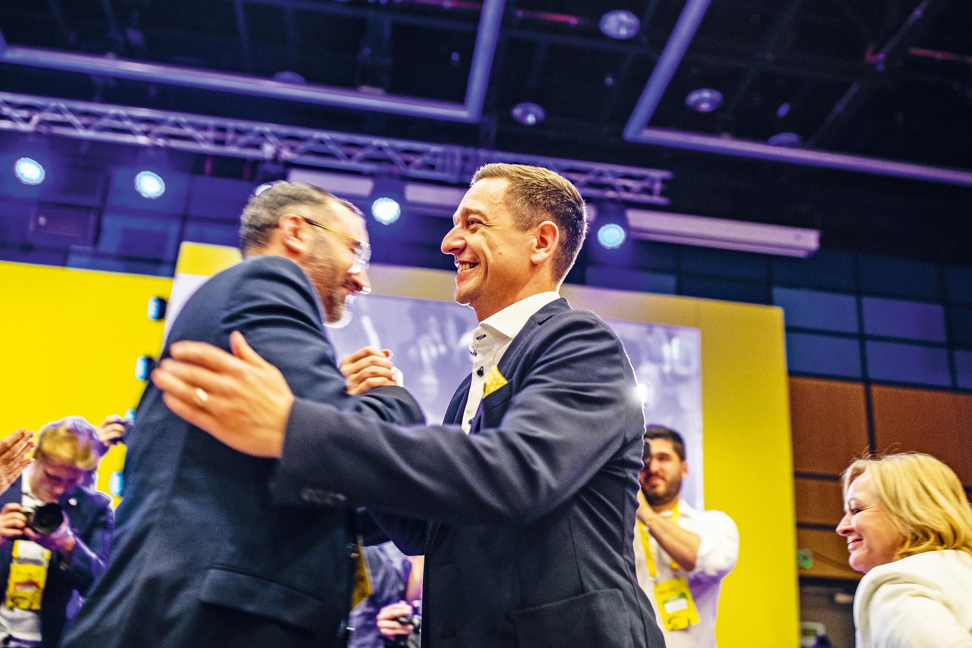 Tlustá čára na sněmu lidovců. (Ostrava, 24. duben 2026)