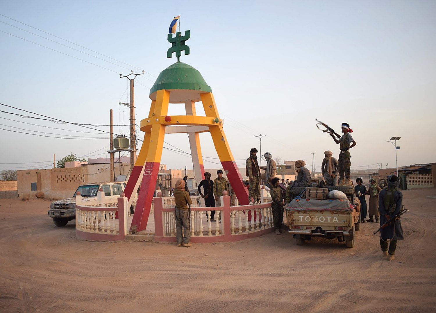 Rusové se stáhli ze strategicky významného města Kidalu, (Povstalci v Kidalu, 26. dubna)