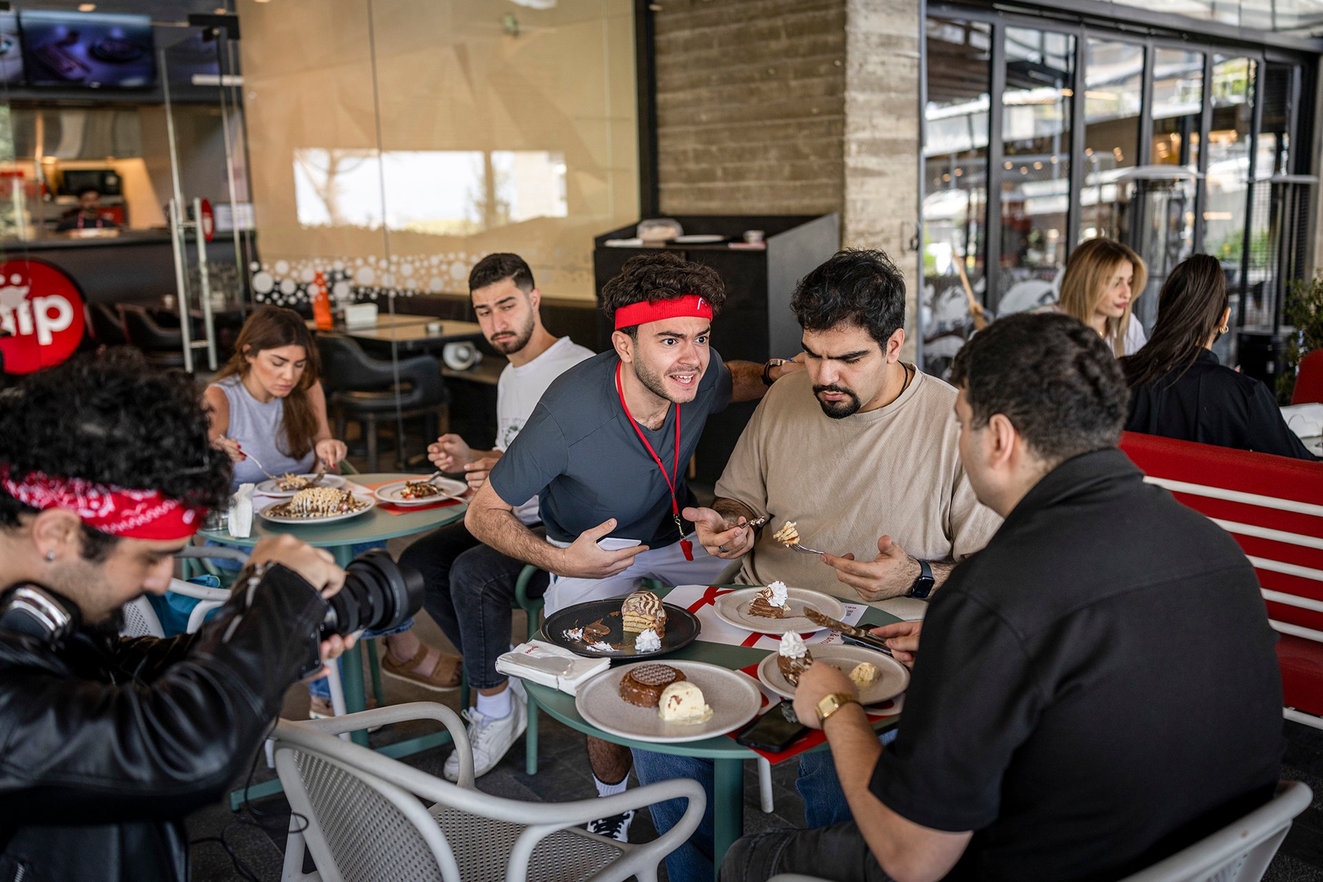 Samer Moumneh říká, že se uchýlil k černému humoru, aby do situace na Blízkém východě vnesl trochu lehkosti