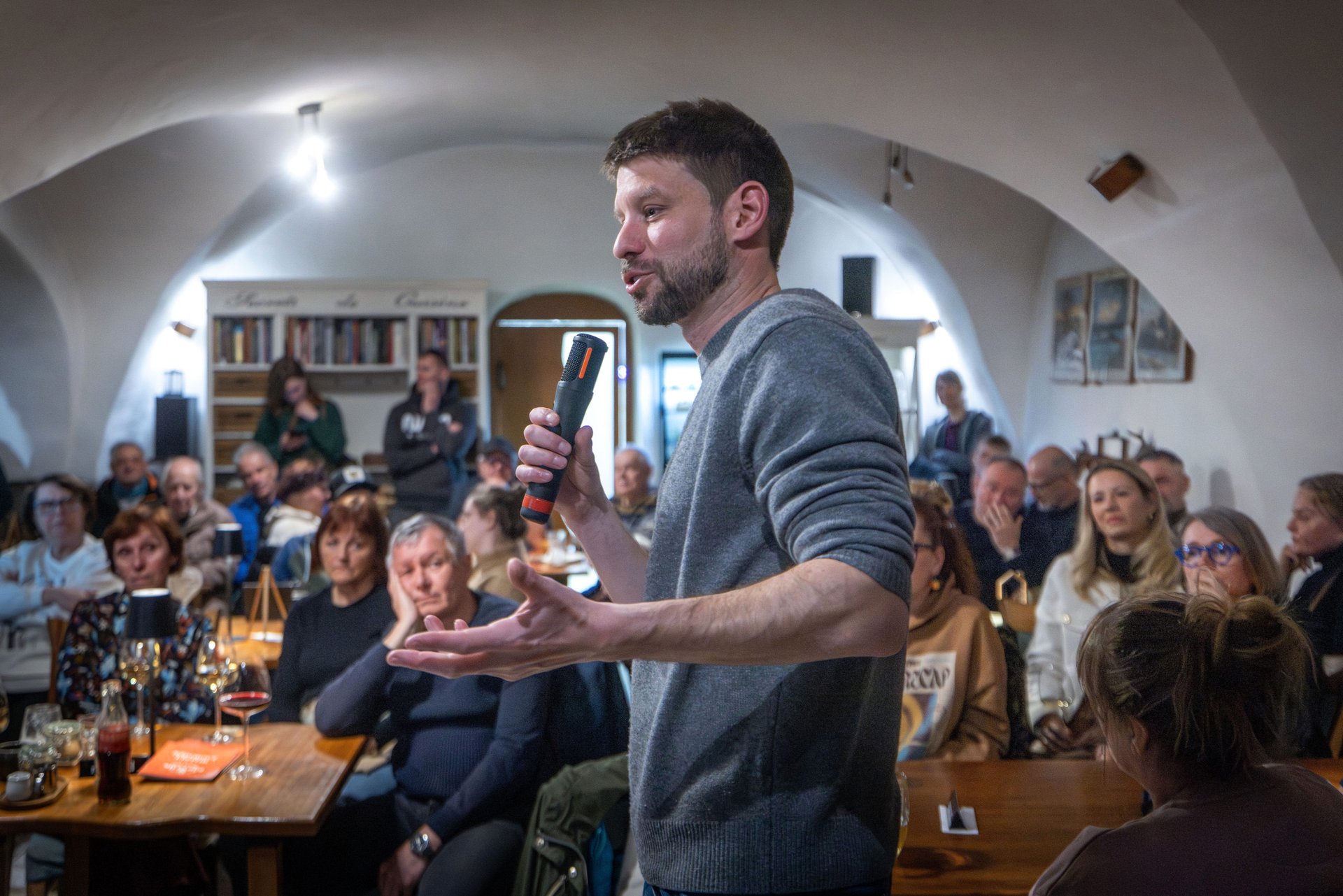 Diskuse s předsedou Progresivního Slovenska Michalem Šimečkou v Kremnici, duben 2026.