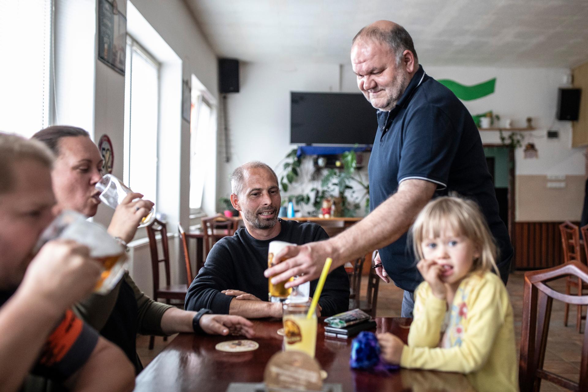 Ladislav Donát svůj lokál udržuje z lásky k místní komunitě