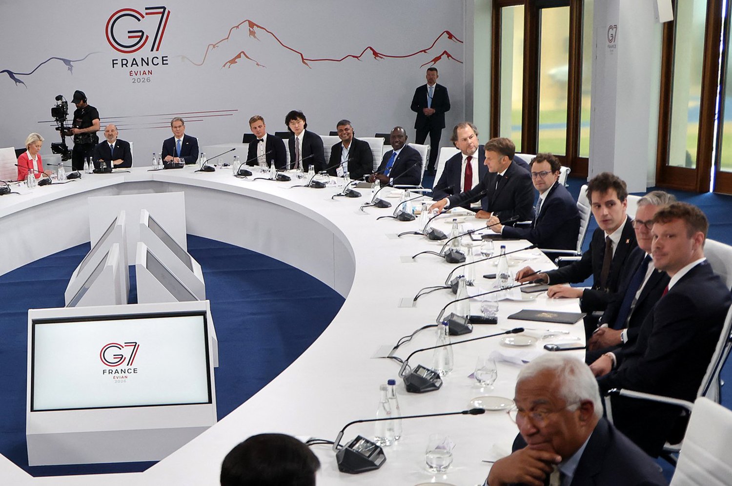 Summit G7 přinesl nečekaný úspěch pro Ukrajinu, podbízení se Trumpovi i protesty proti moci bohatých