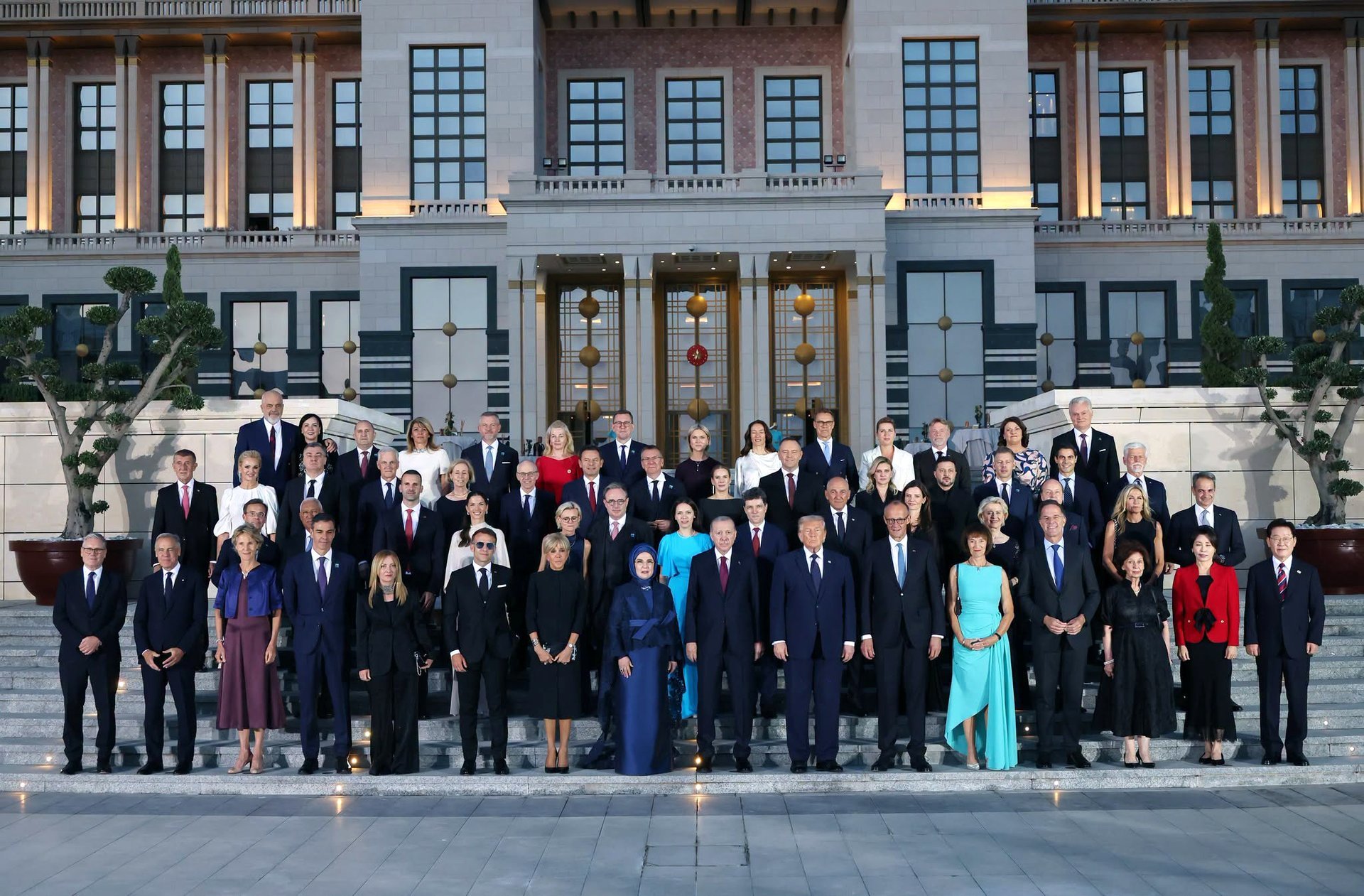 Jak to bylo? (Společné foto lídrů na summitu)
Autor: X/@trpresidency