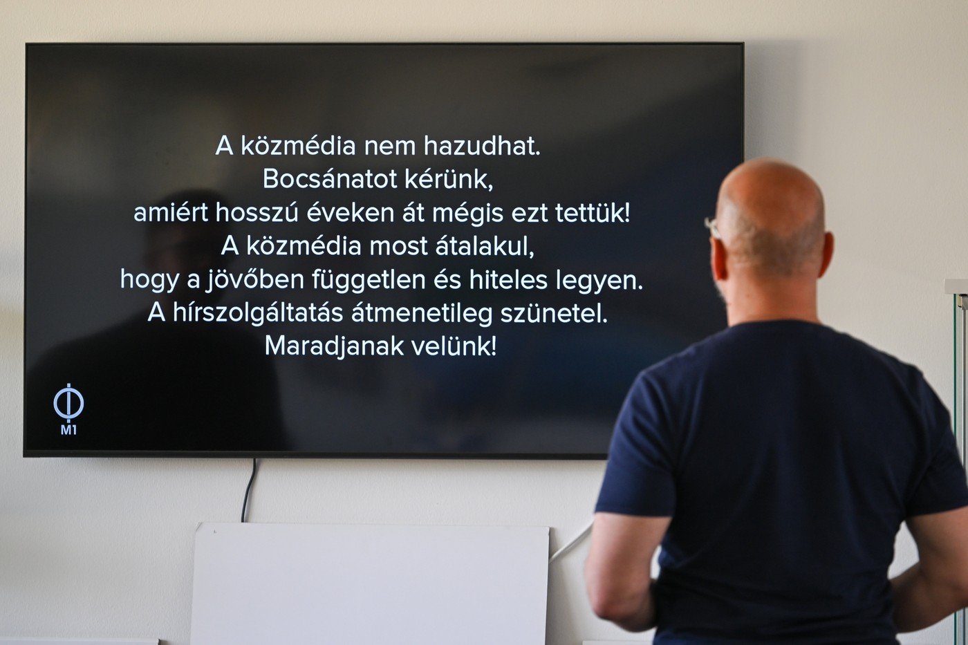Zkusíme to znovu, ano? (Oznámení, které několik hodin vysílala maďarská státní televize)