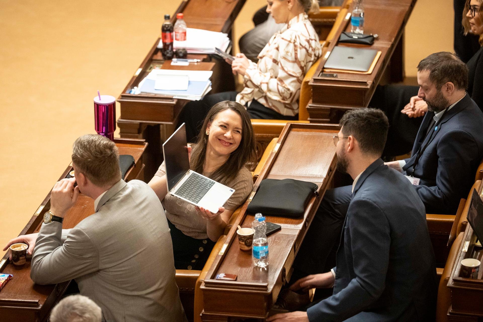 Podle poslankyně Sedláčkové se určitě bude konat další jednání mezi neziskovkou a ministerstvem o případném mimosoudním smíru.