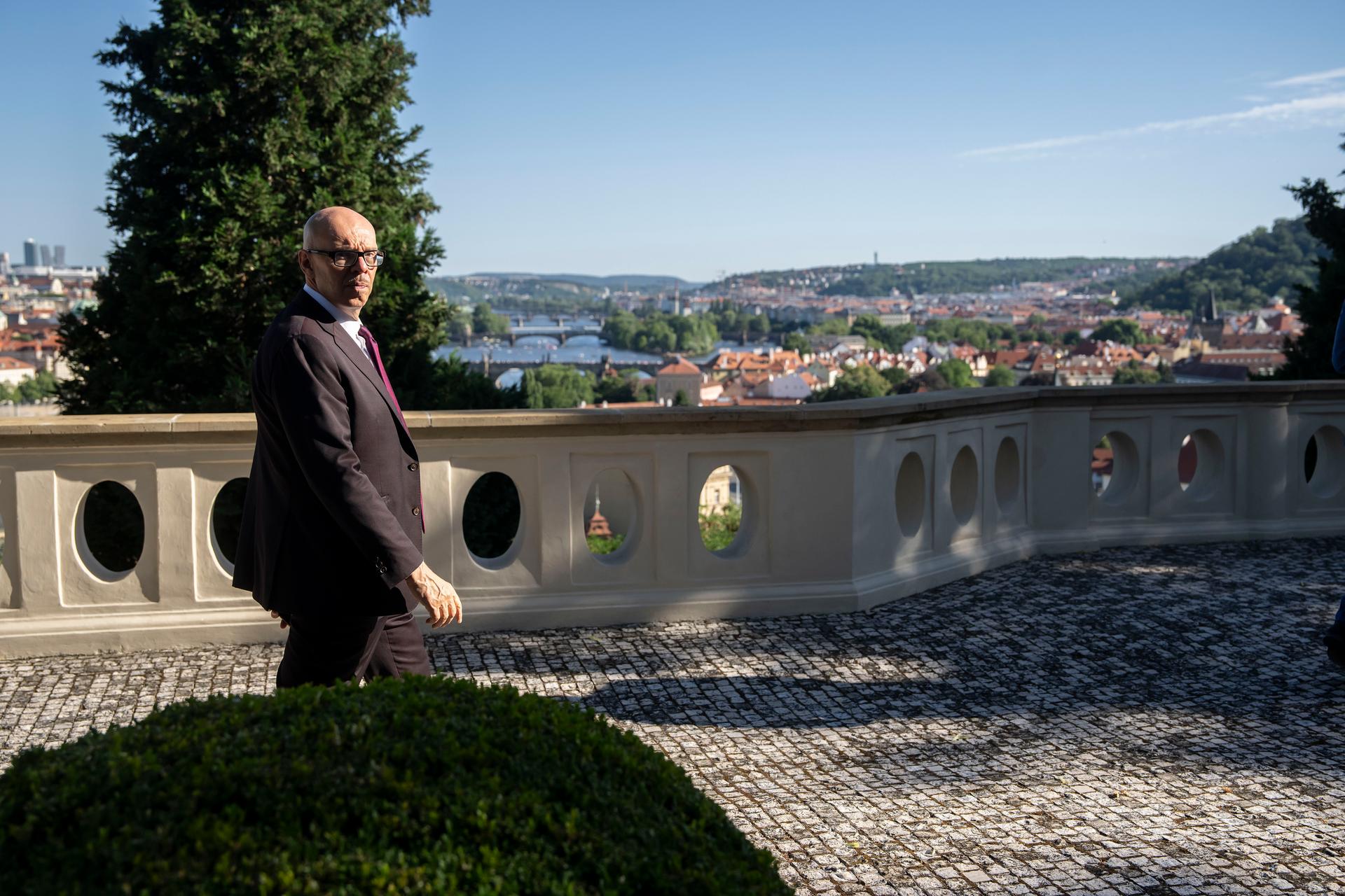 Rozdílový hráč přichází. (Ministr kultury Oto Klempíř při udělování vládního vysvědčení na konci června)