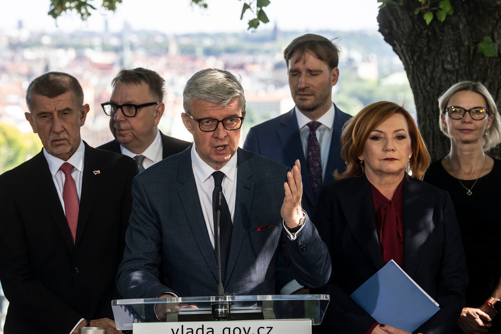 Větrníky jsem schválili, ale vlastně omezili. (Tisková konference vlády)