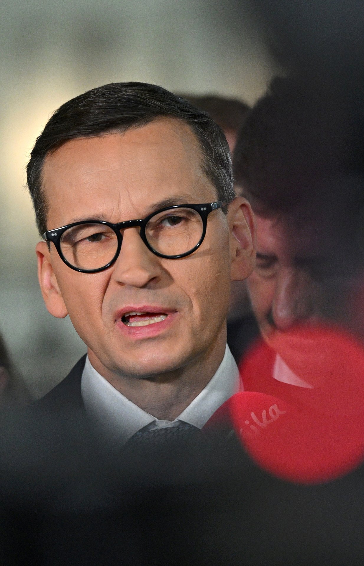 Rozštěpil polské nacionalisty – zachrání tím i proevropskou Tuskovu vládu? (Bývalý premiér Morawiecki)