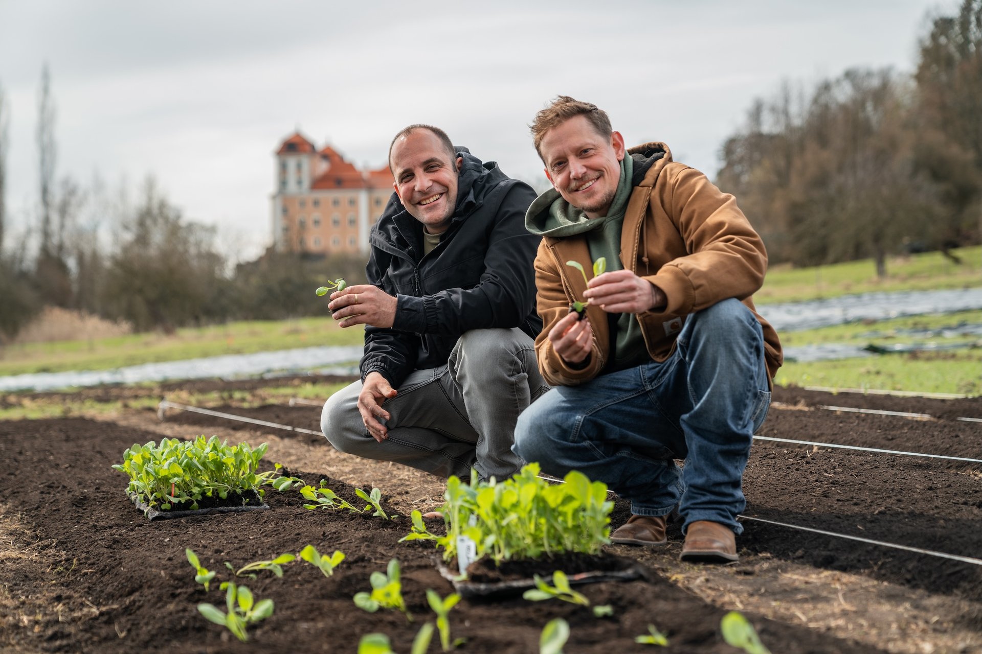 Farmářská škola, zleva pedagogický ředitel Jiří Prachař a patron projektu Štěpán Benoni, zdroj: E.ON